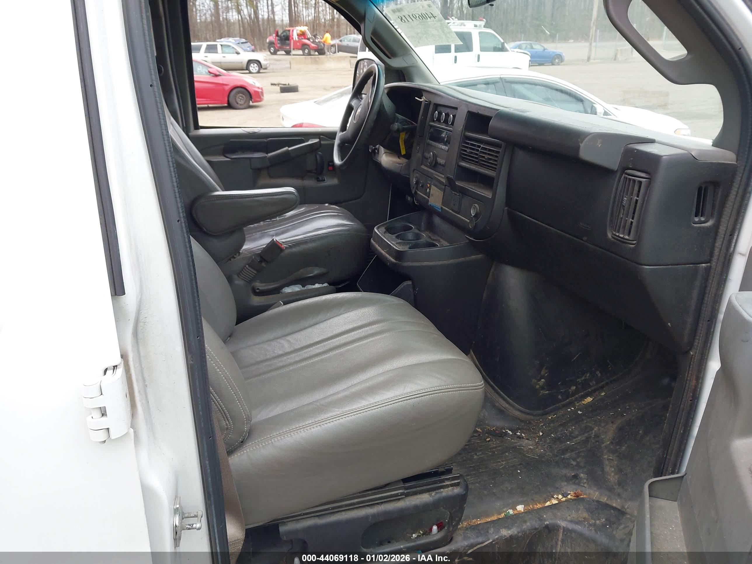 CHEVROLET EXPRESS image 5