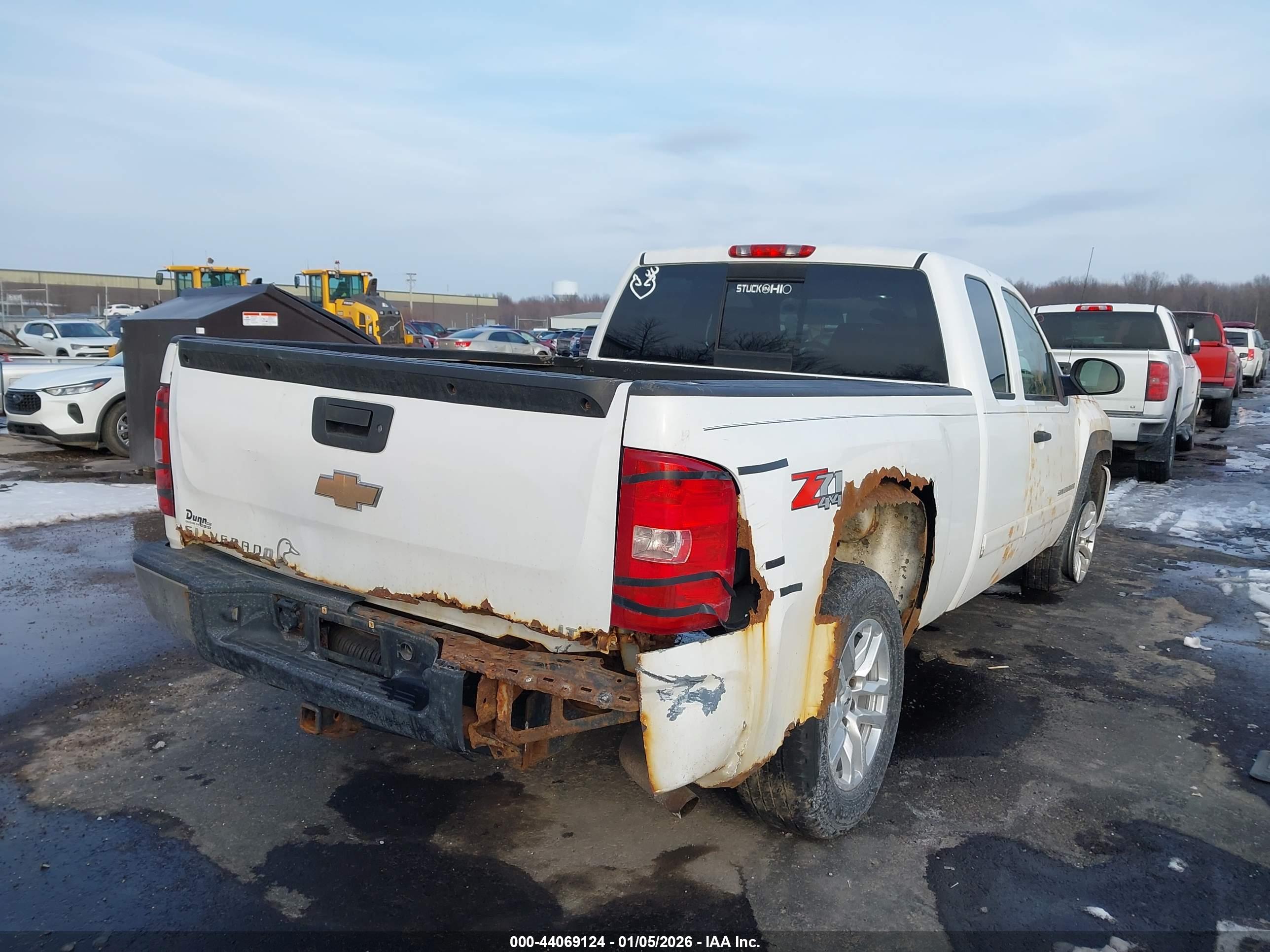 CHEVROLET SILVERADO image 4