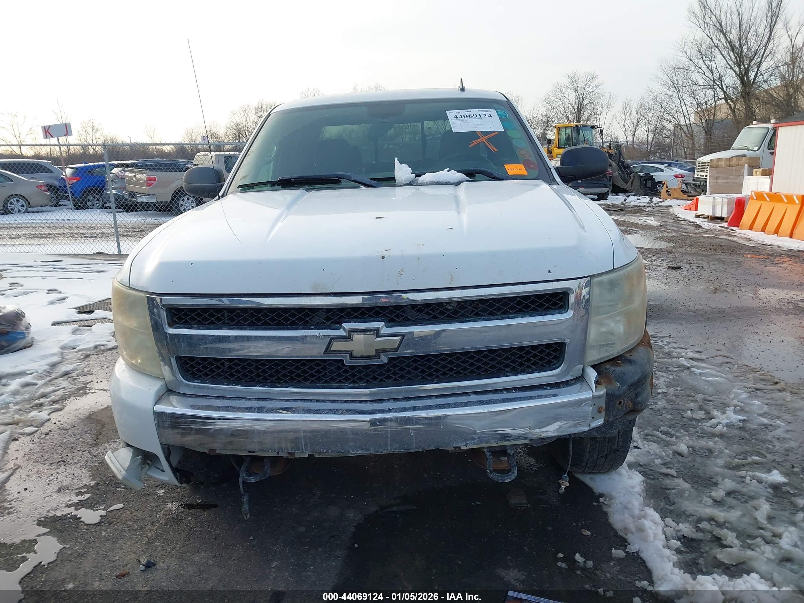 CHEVROLET SILVERADO image 6