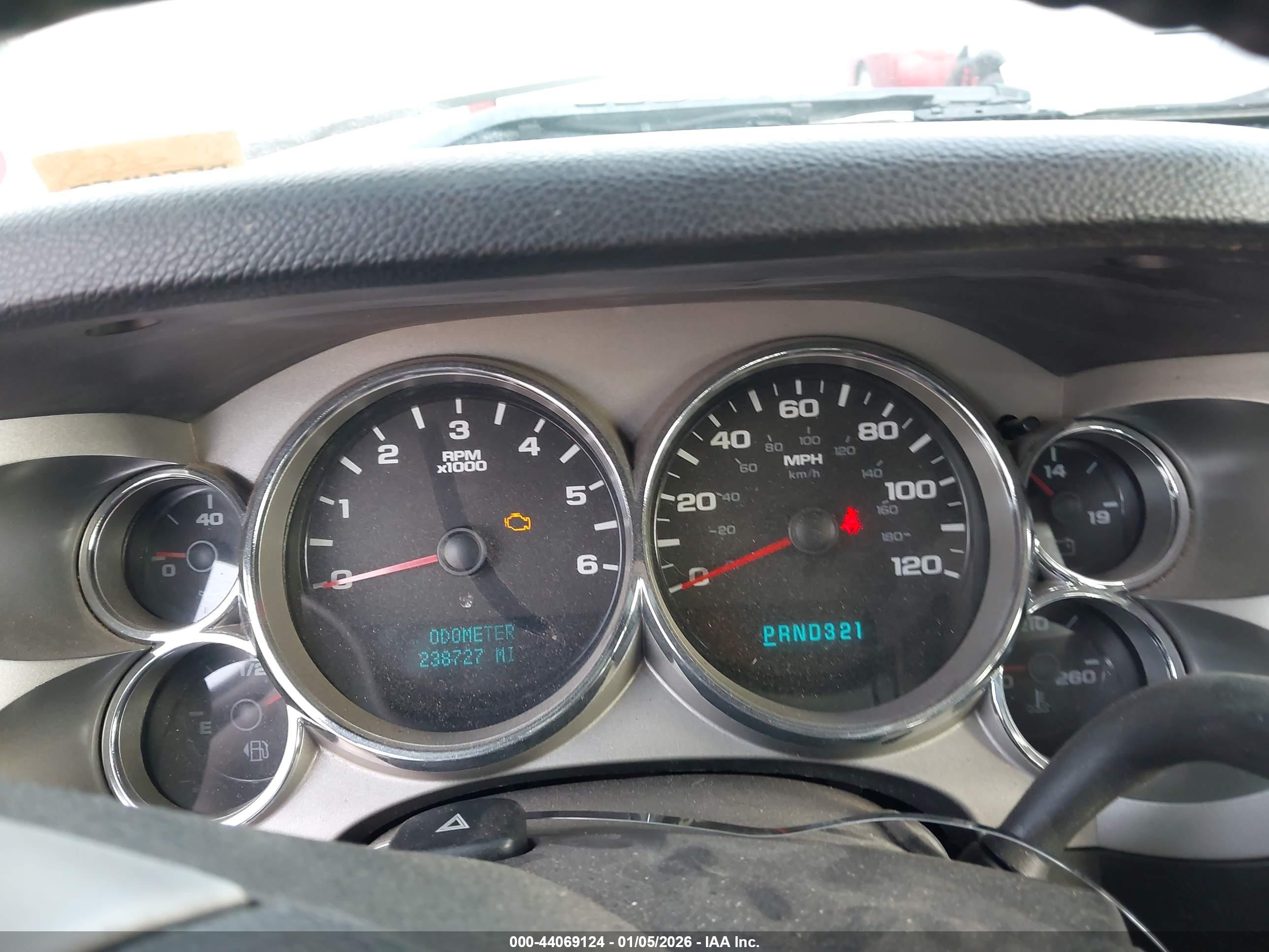 CHEVROLET SILVERADO image 7