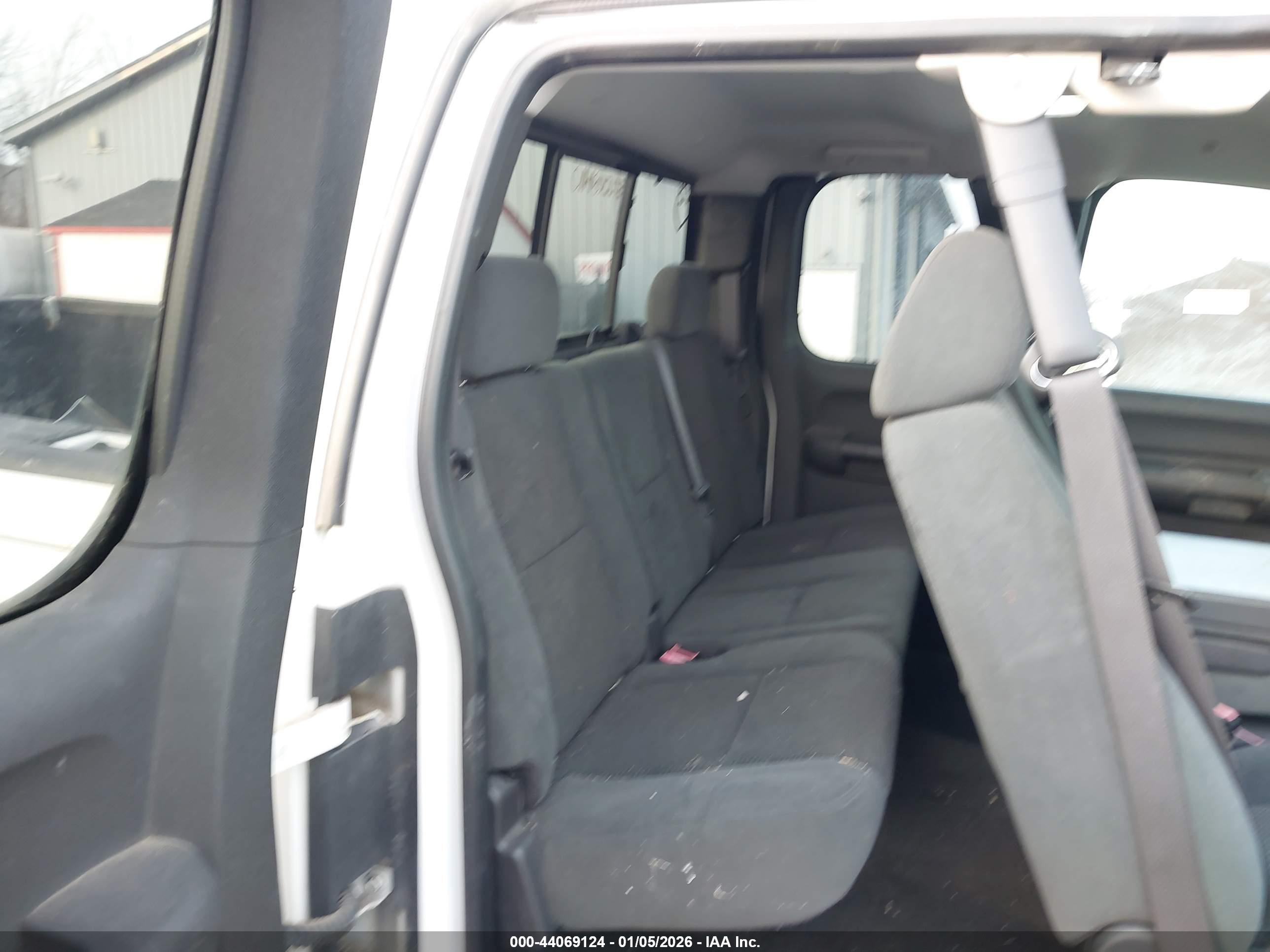 CHEVROLET SILVERADO image 8