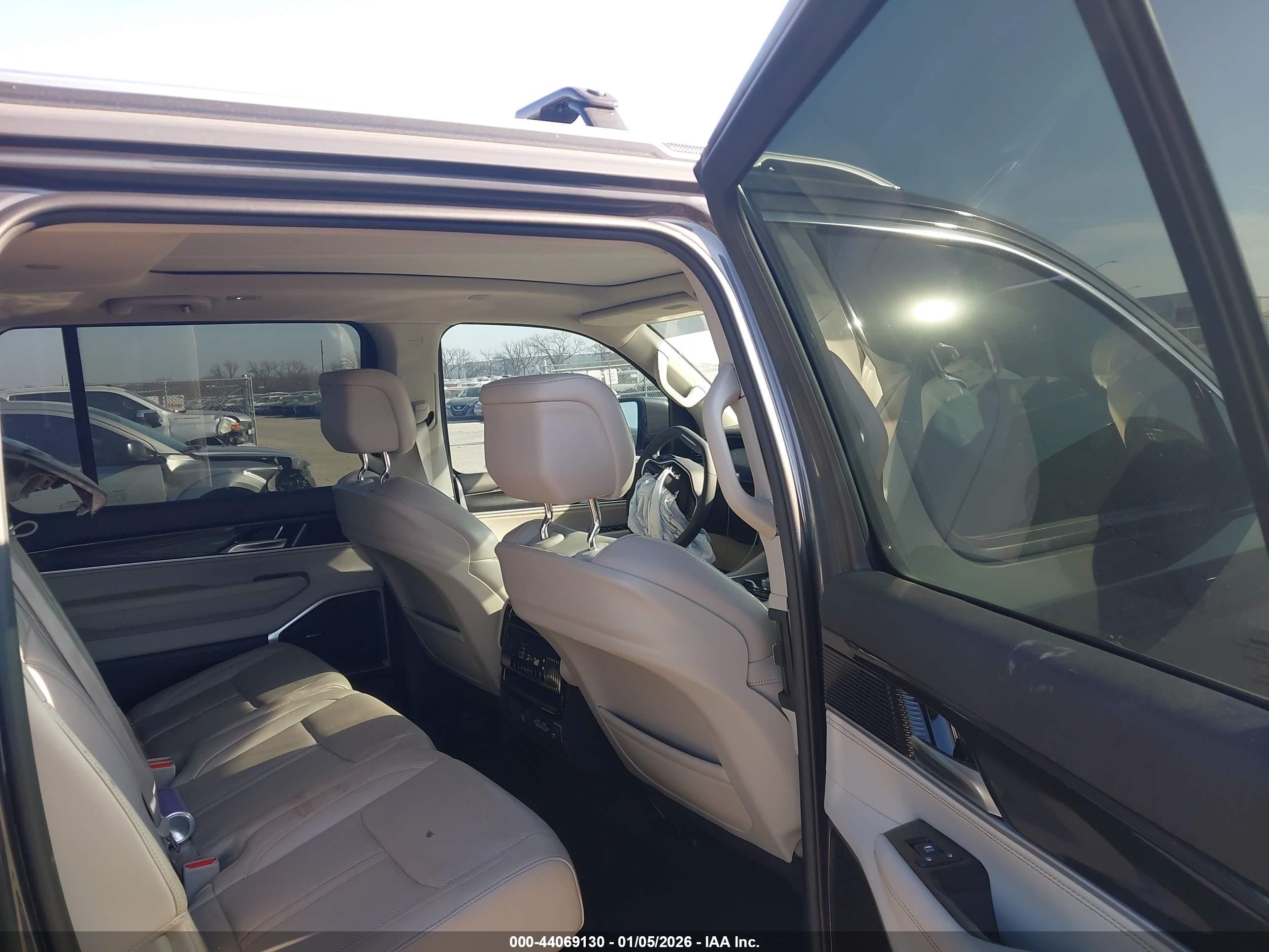 JEEP WAGONEER image 8
