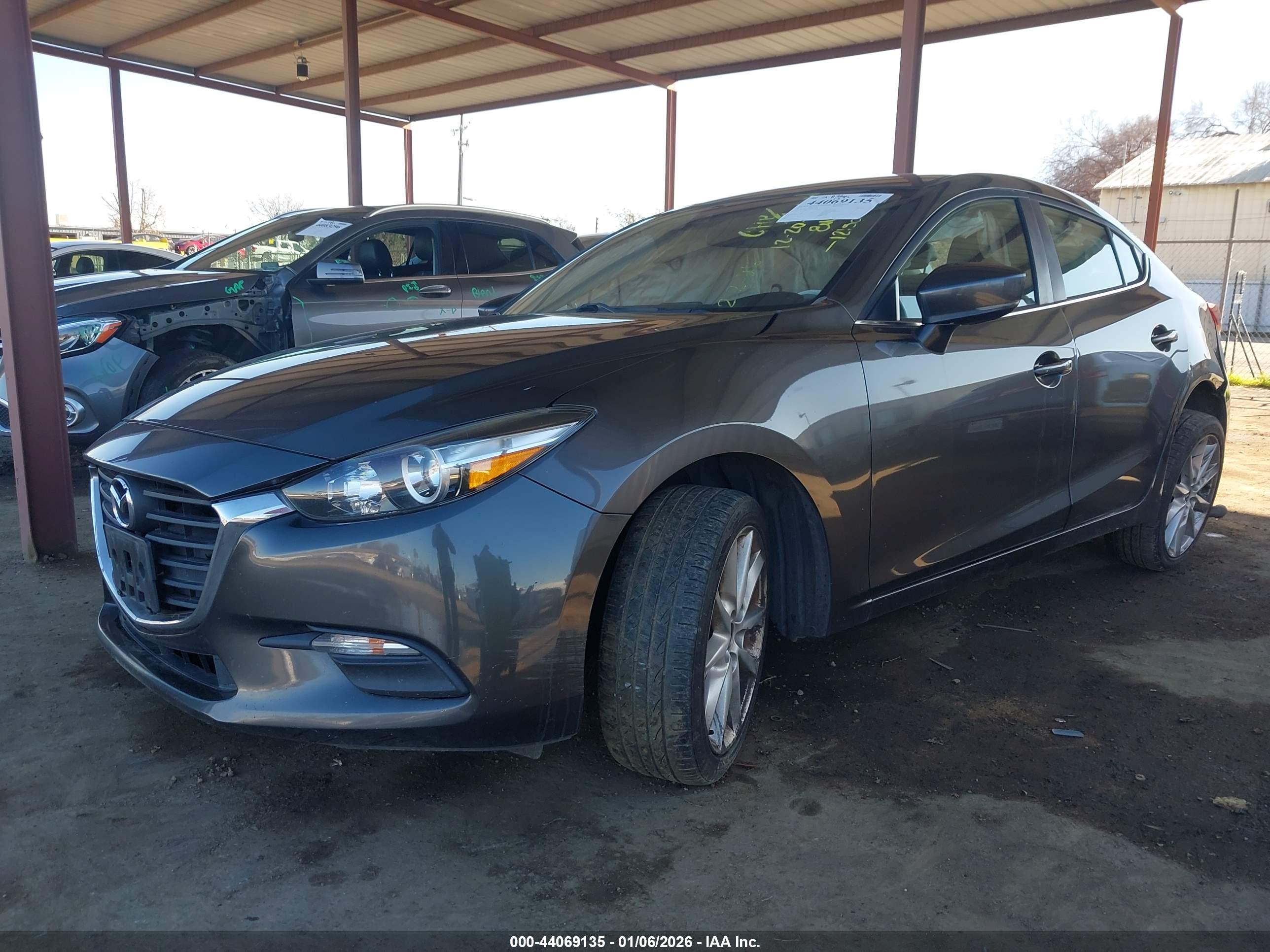MAZDA MAZDA3 image 2