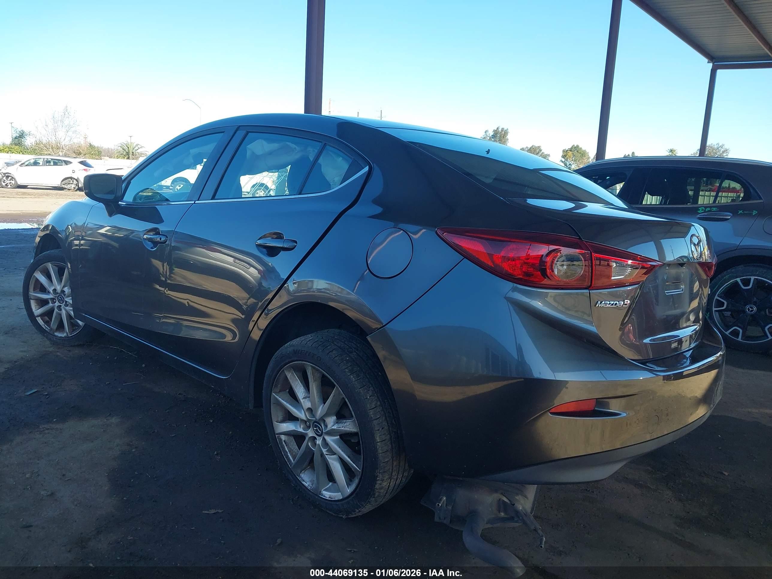 MAZDA MAZDA3 image 3