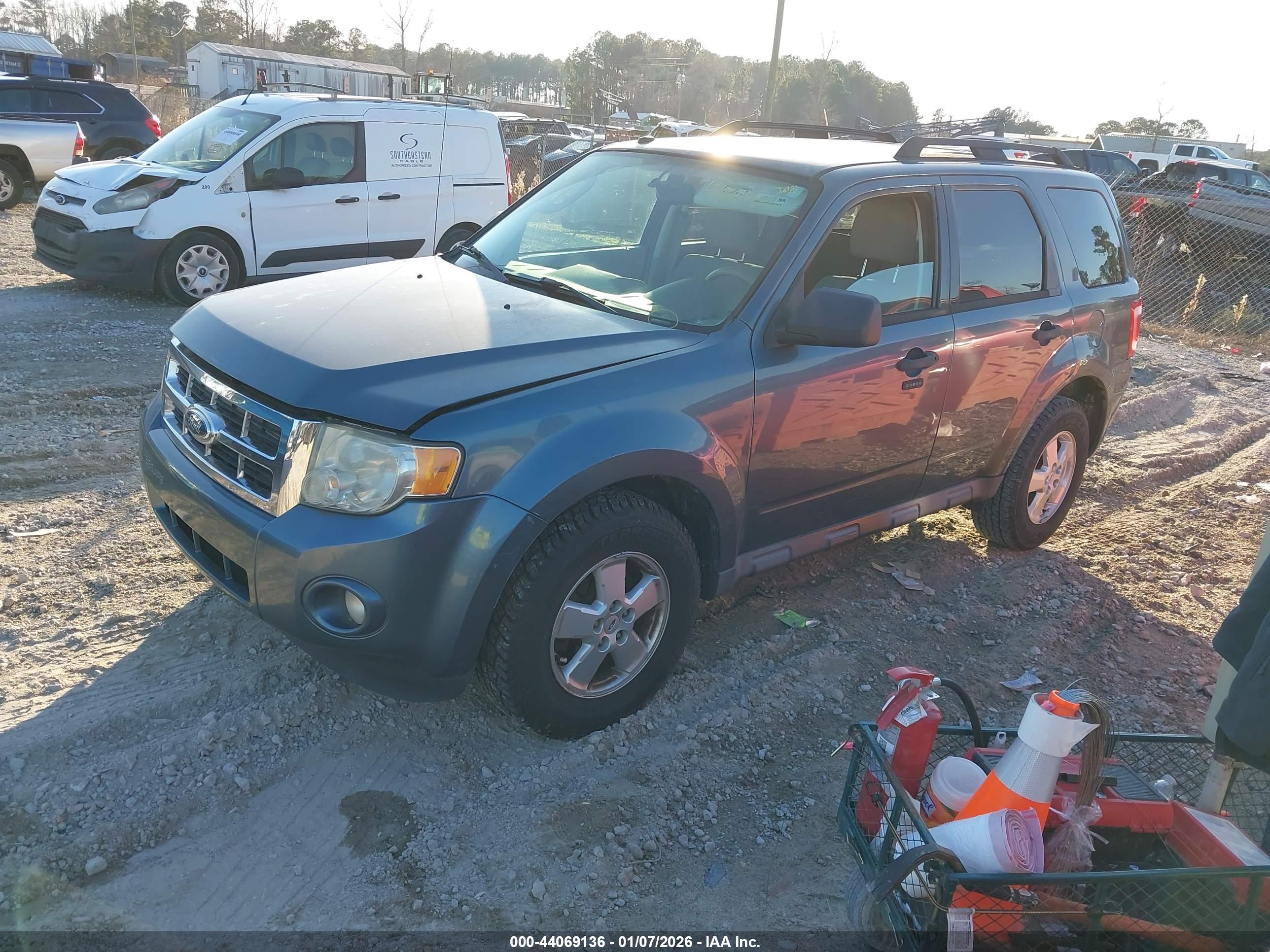 FORD ESCAPE image 2