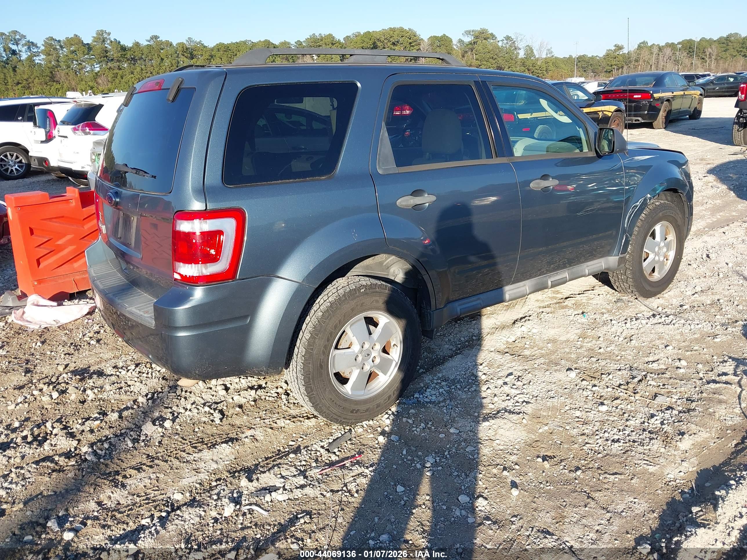 FORD ESCAPE image 4