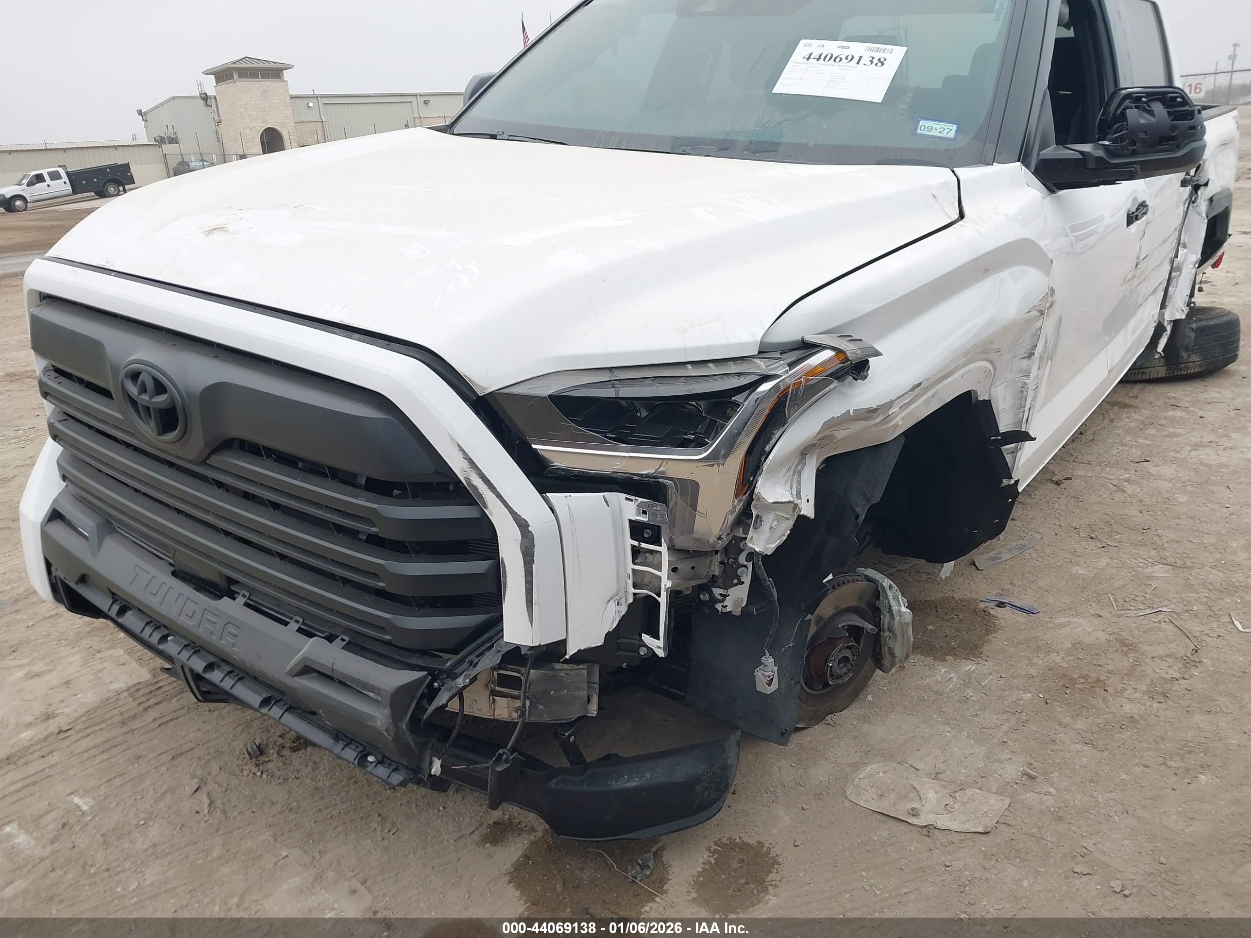 TOYOTA TUNDRA image 6