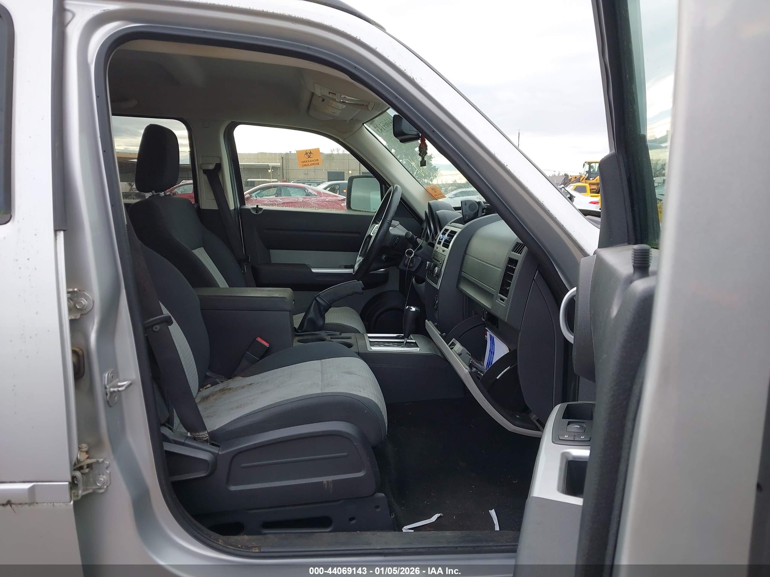 DODGE NITRO image 5