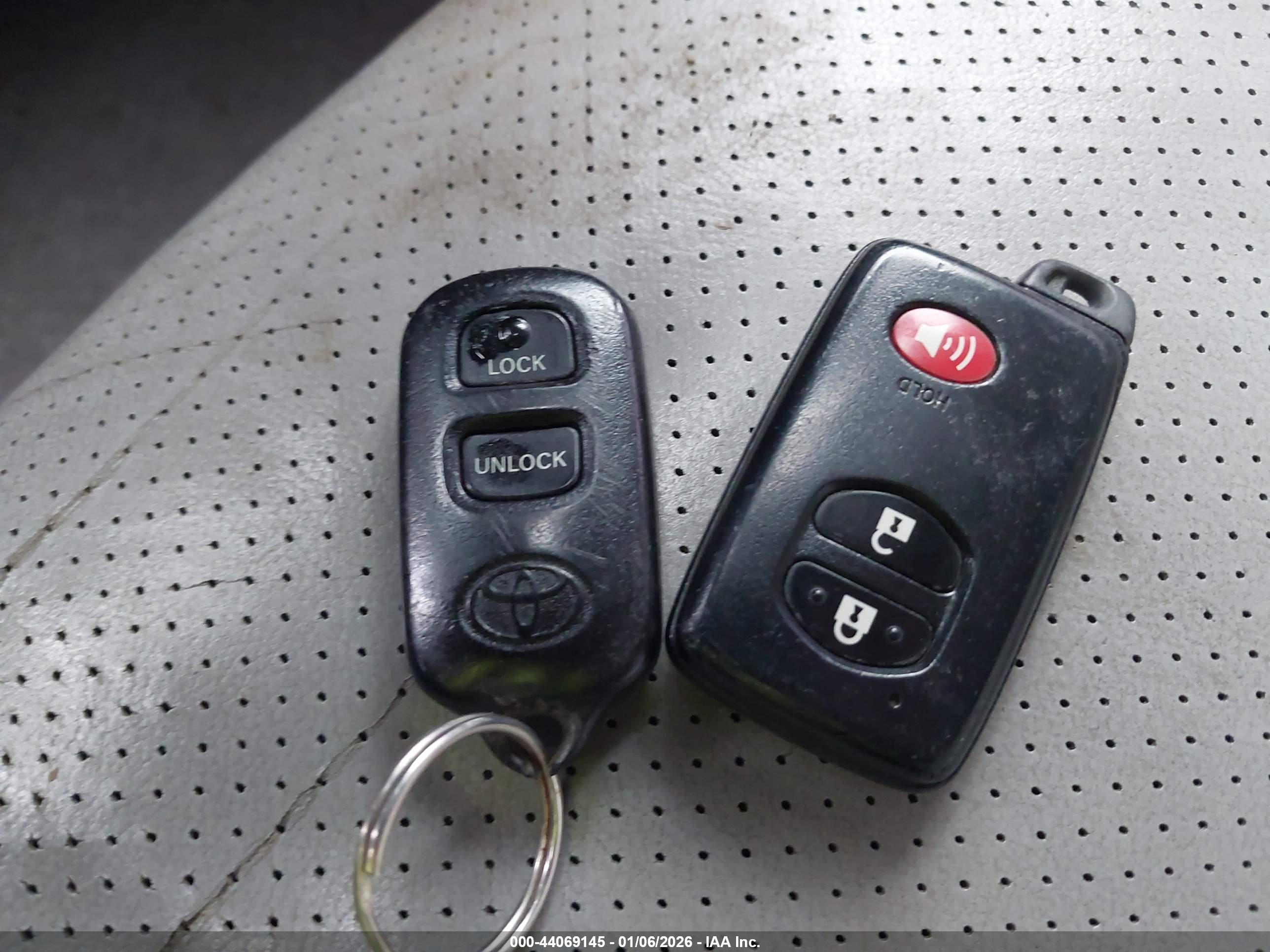 TOYOTA RAV4 image 11