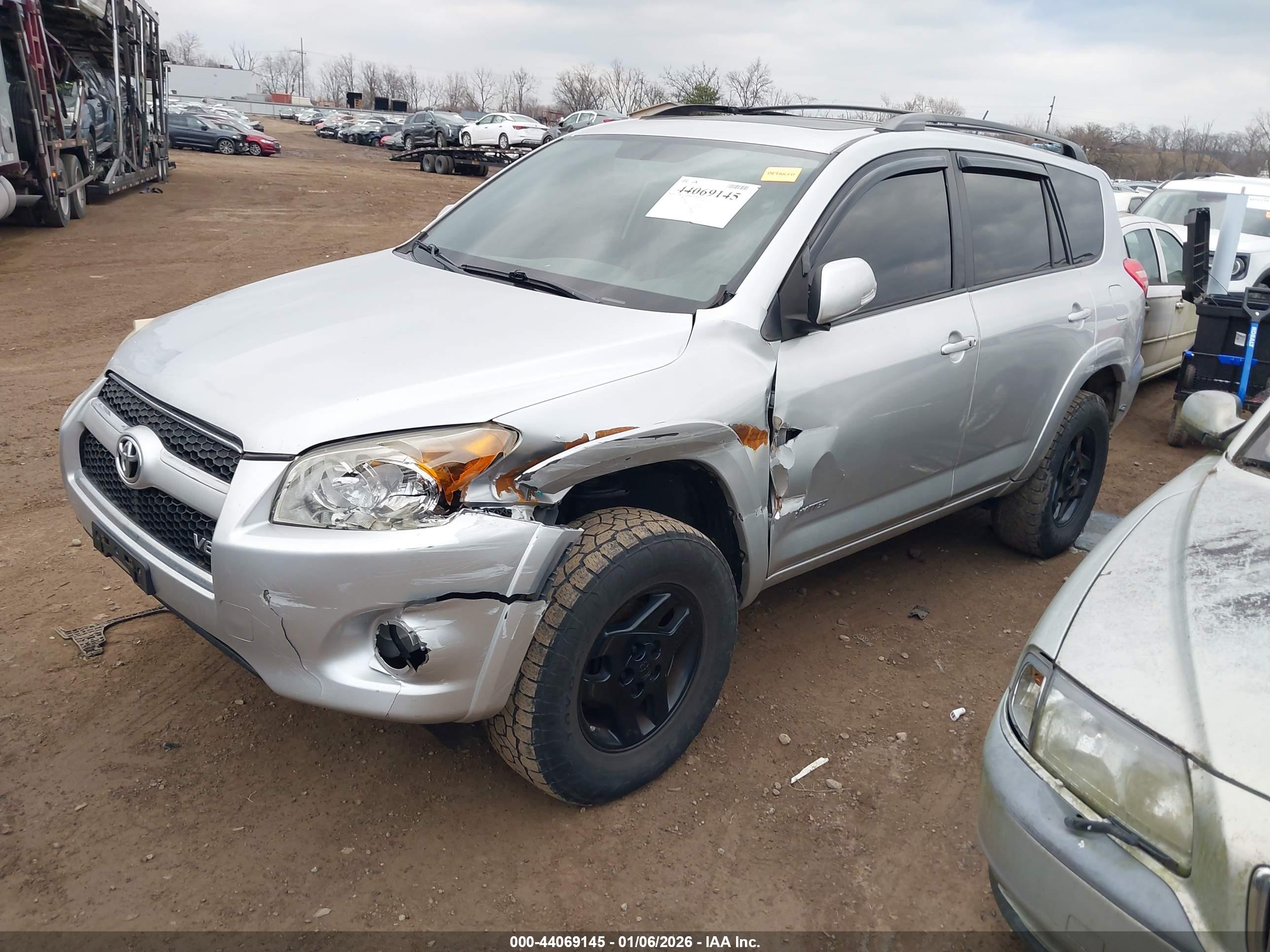 TOYOTA RAV4 image 2
