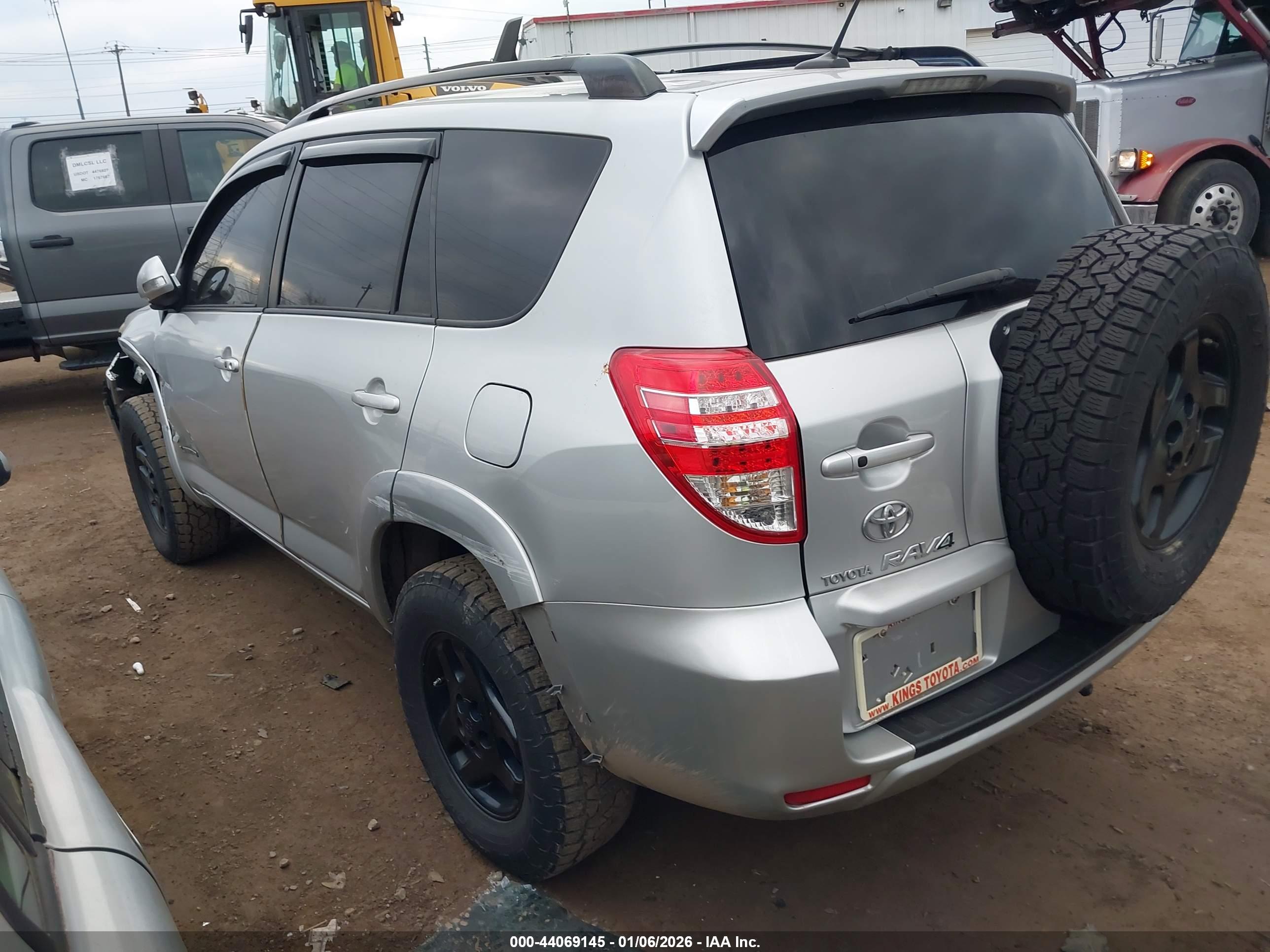 TOYOTA RAV4 image 3
