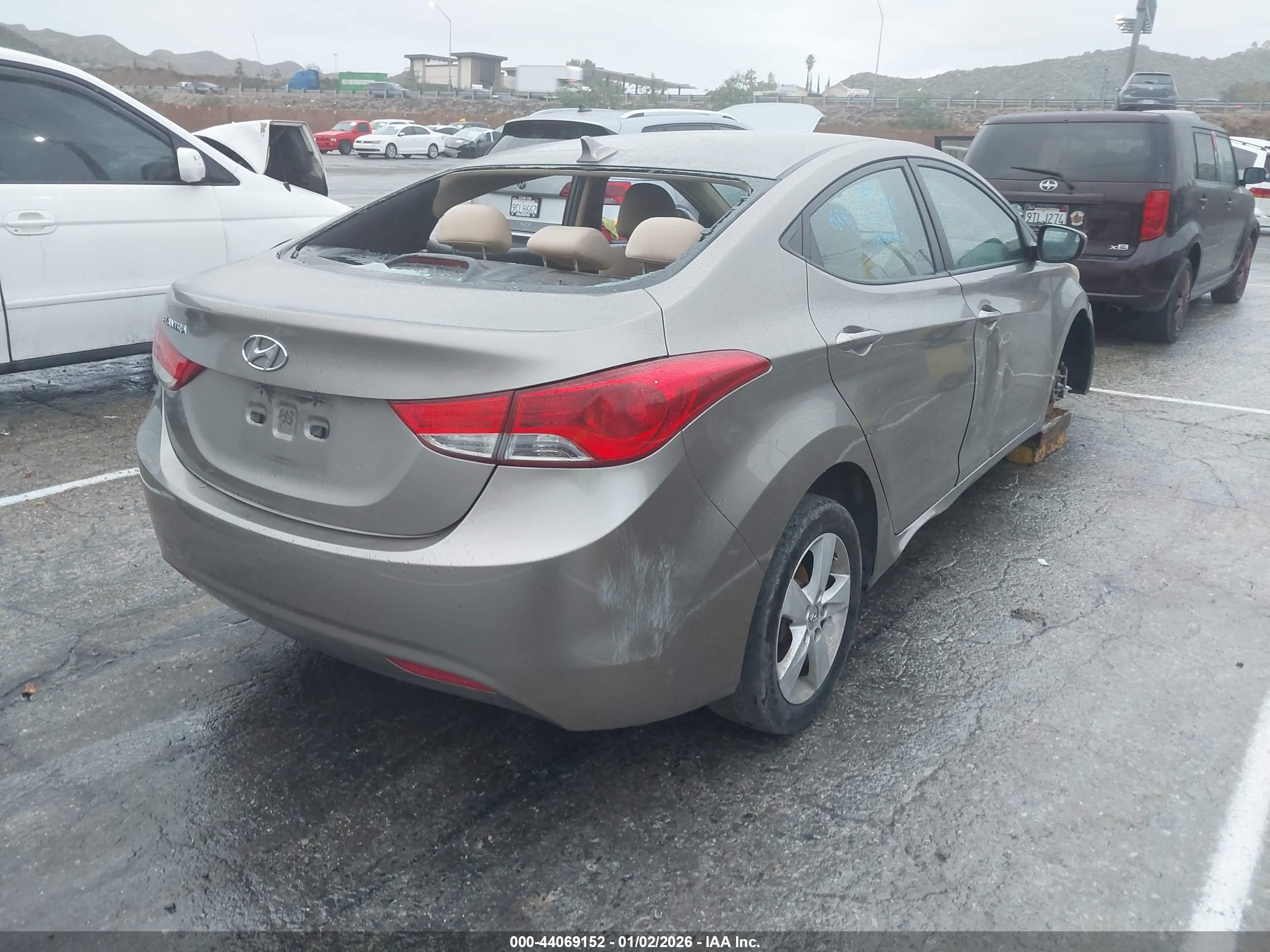 HYUNDAI ELANTRA image 4