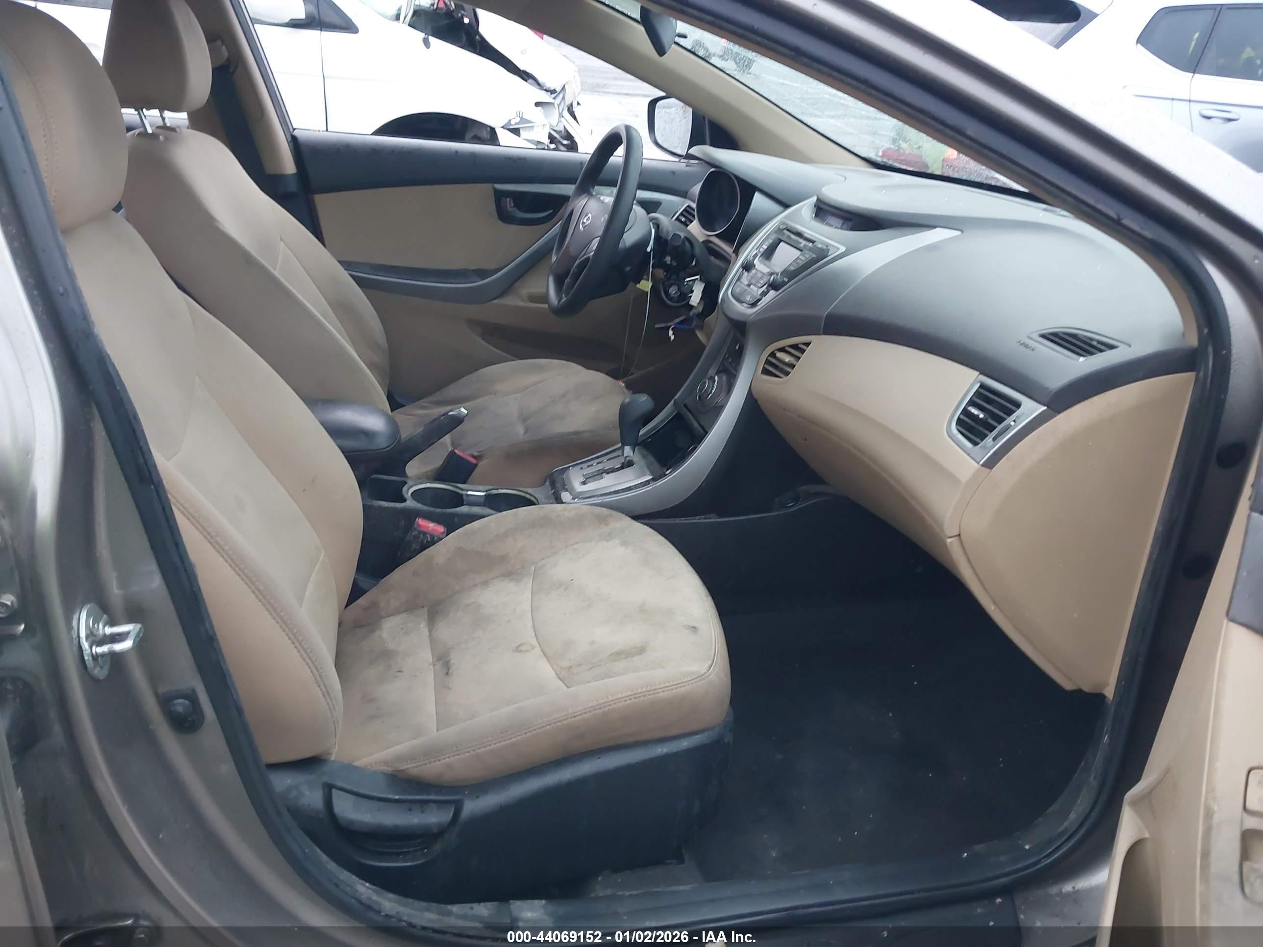 HYUNDAI ELANTRA image 5