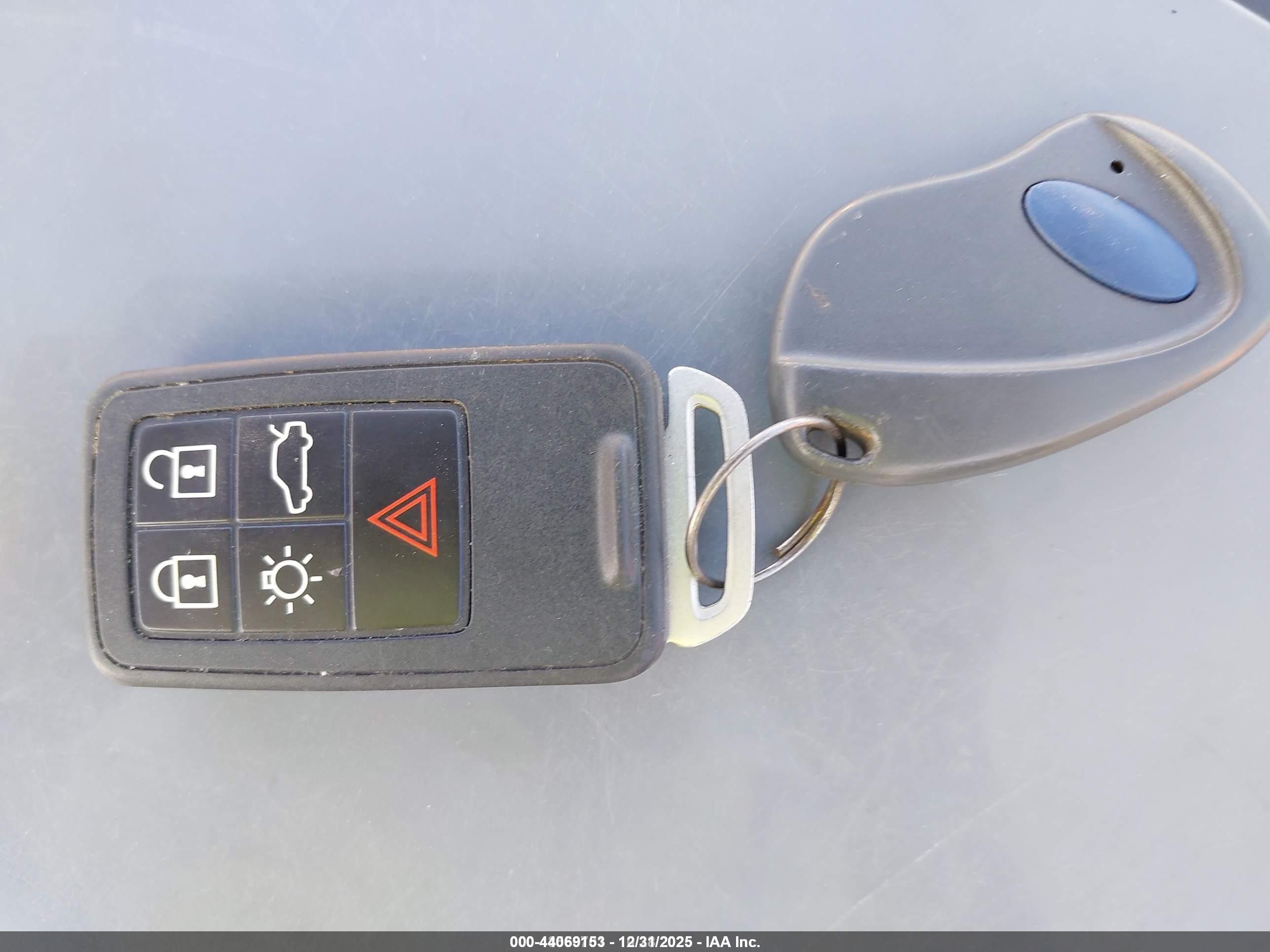 VOLVO S60 image 11