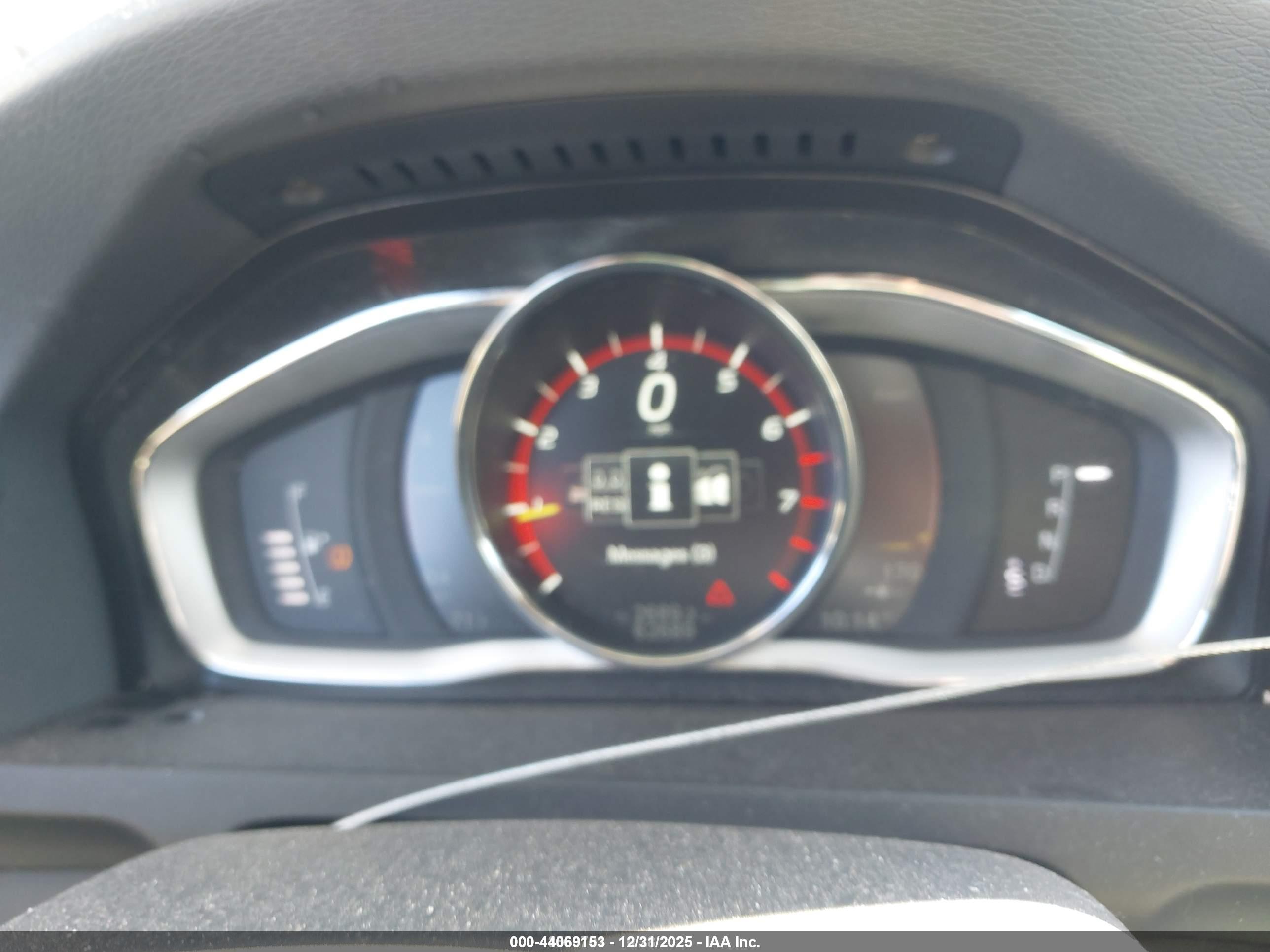 VOLVO S60 image 7