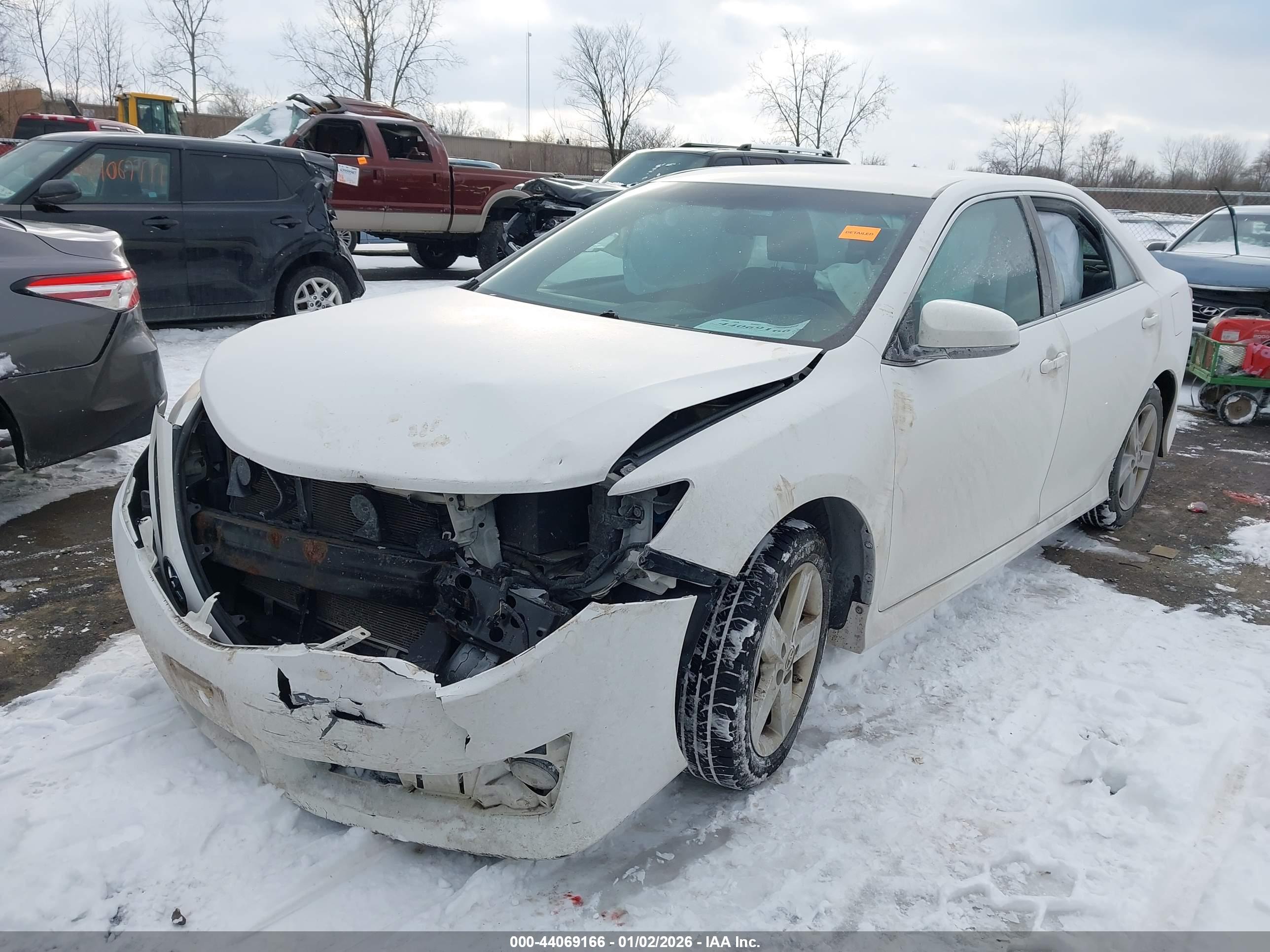 TOYOTA CAMRY image 2