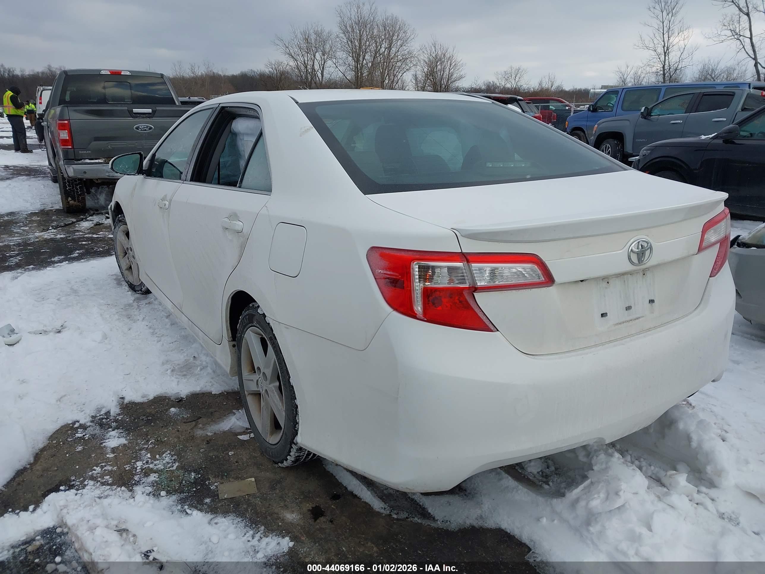 TOYOTA CAMRY image 3