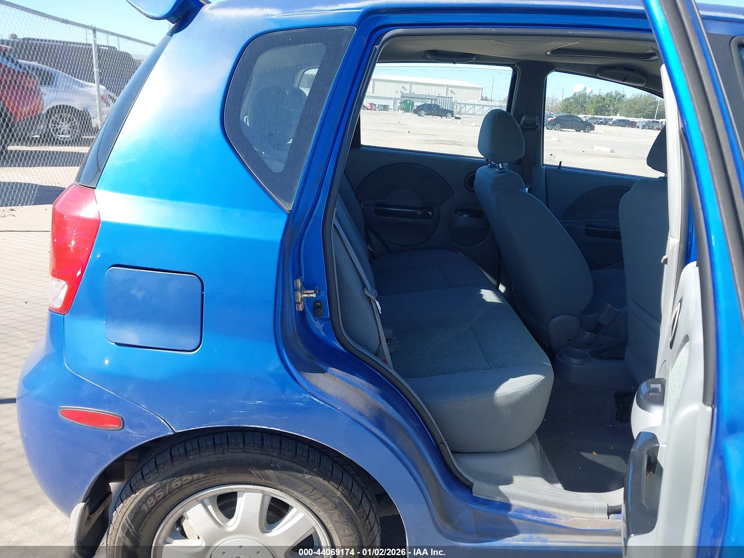 CHEVROLET AVEO image 8