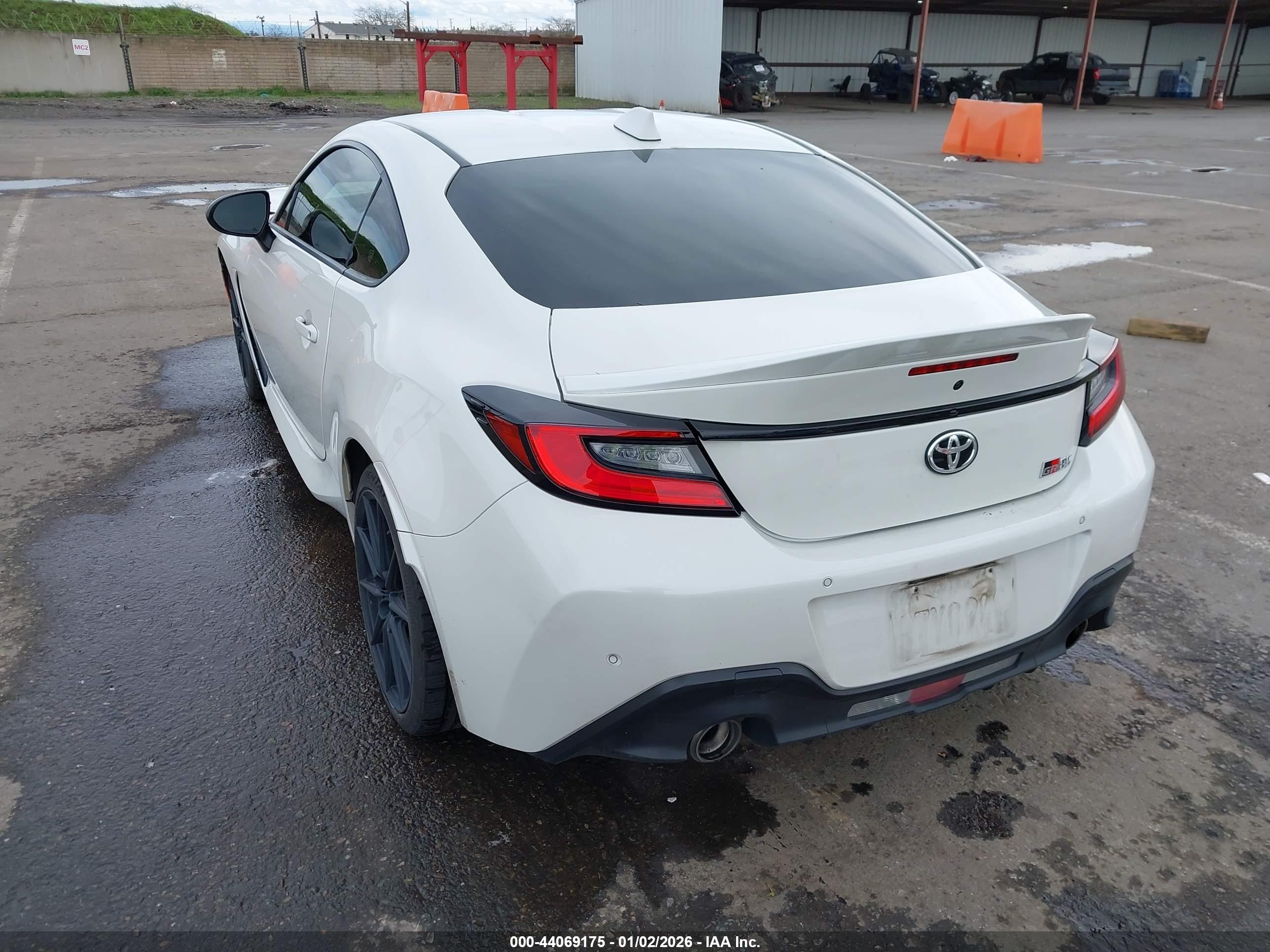 TOYOTA GR86 image 3