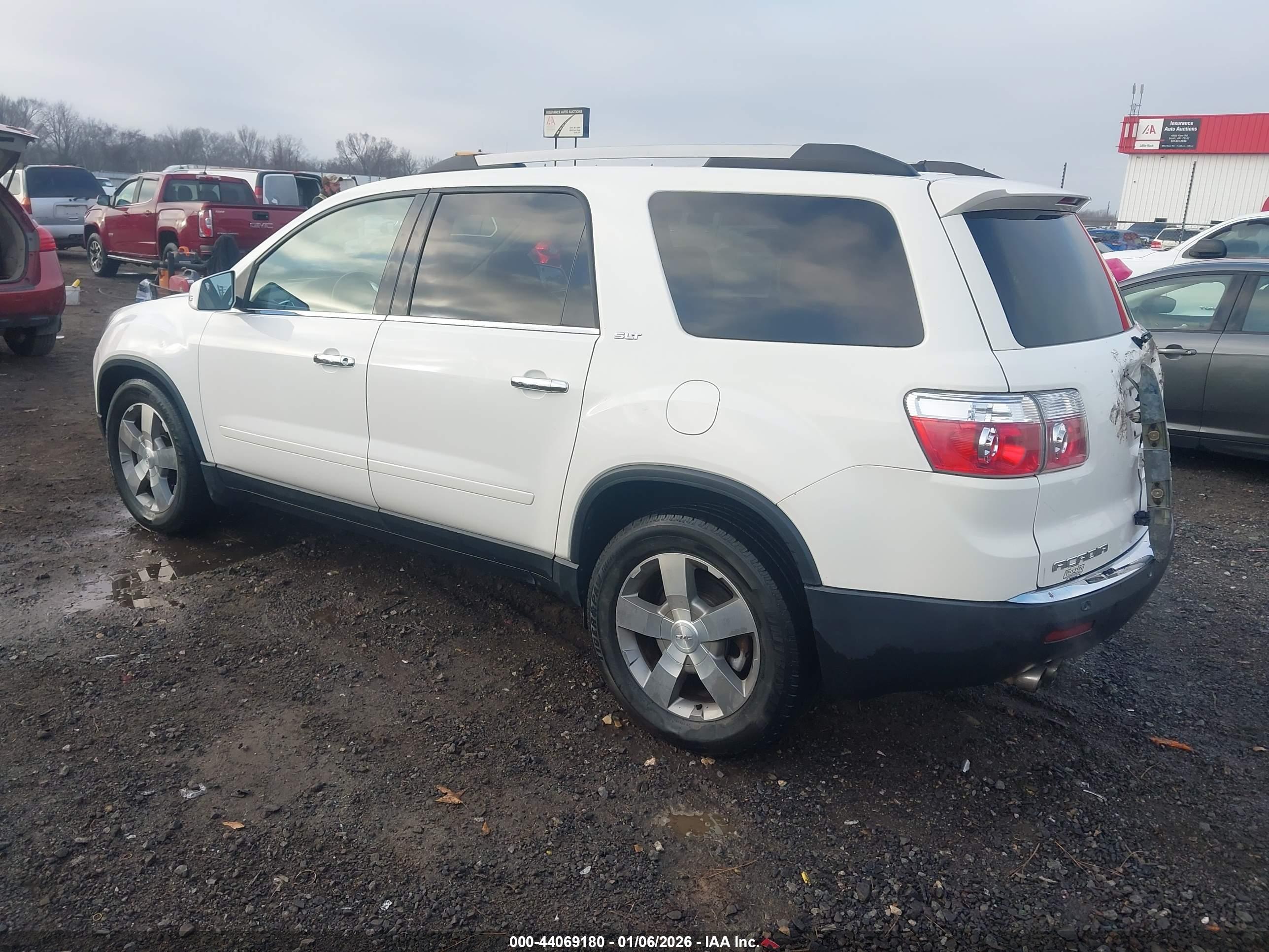GMC ACADIA image 3