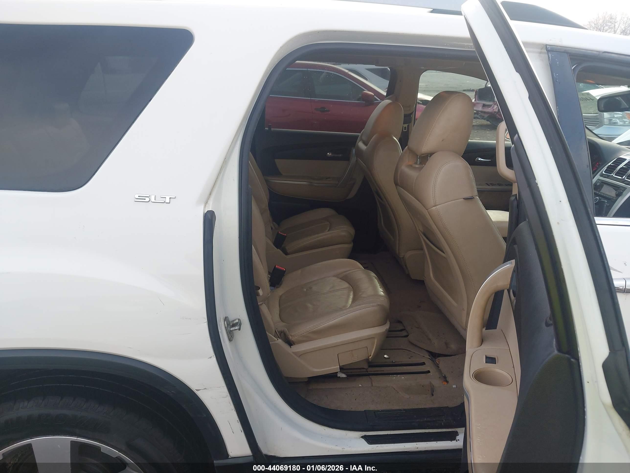 GMC ACADIA image 8