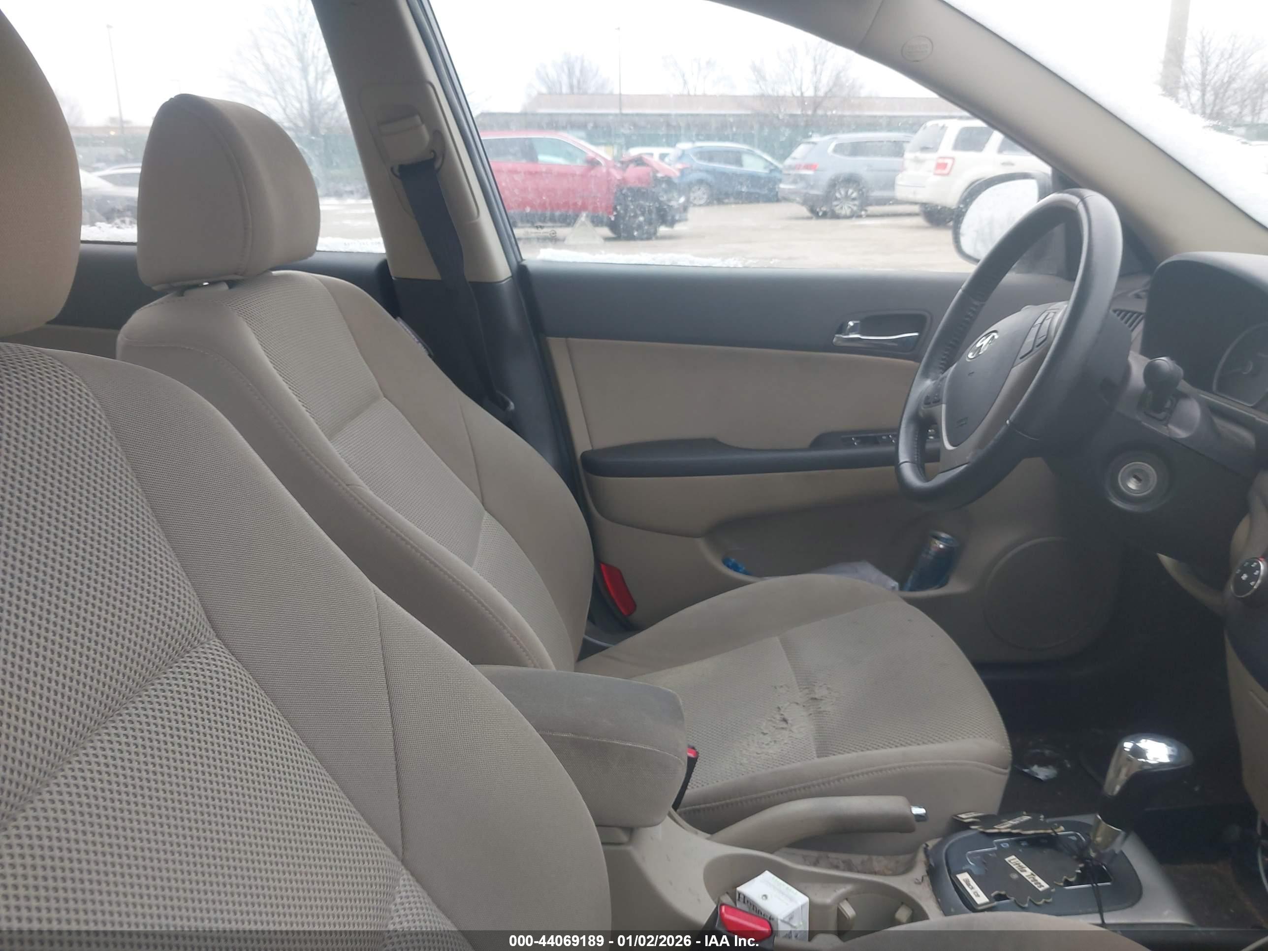 HYUNDAI ELANTRA image 5