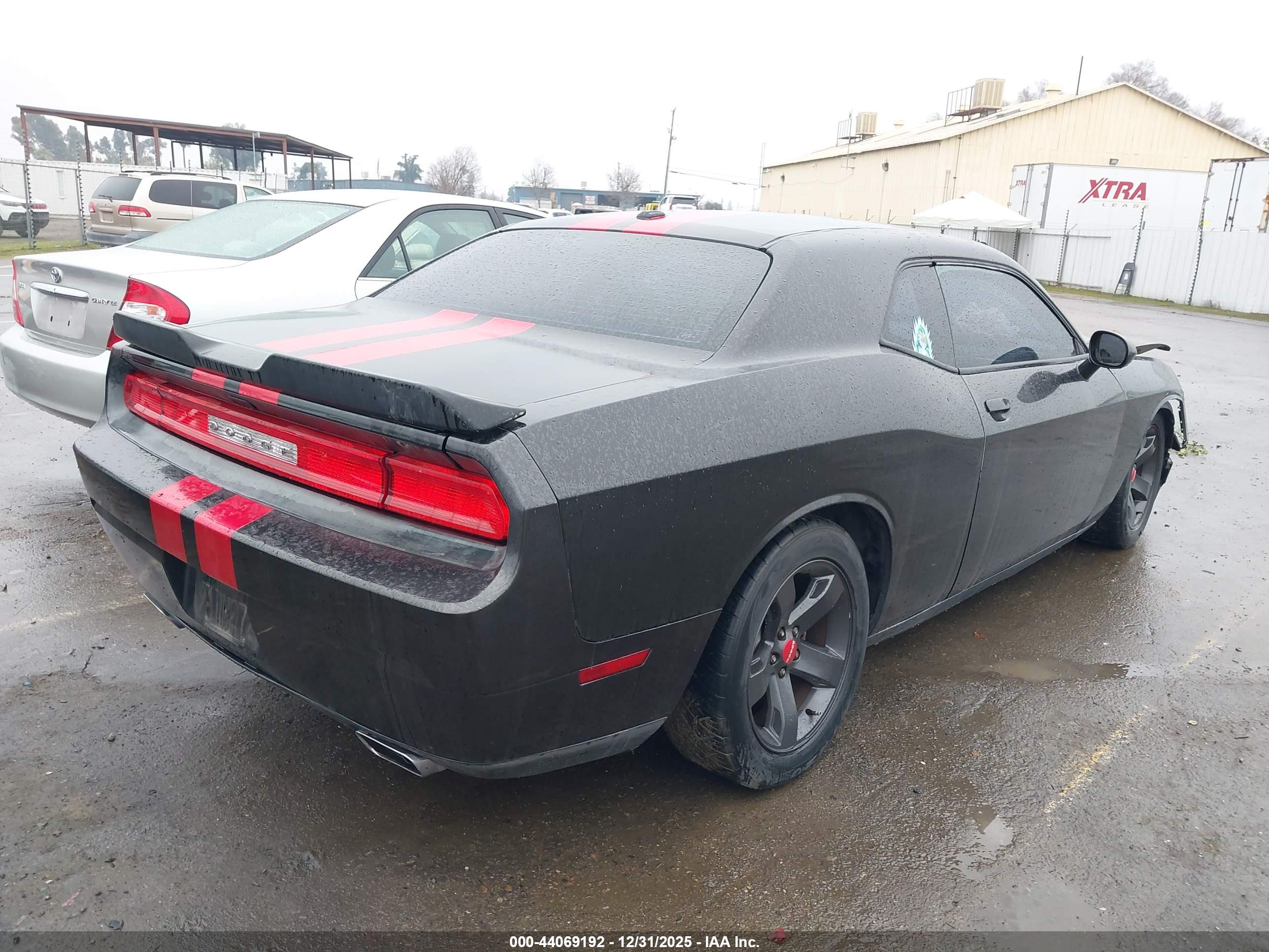 DODGE CHALLENGER image 4