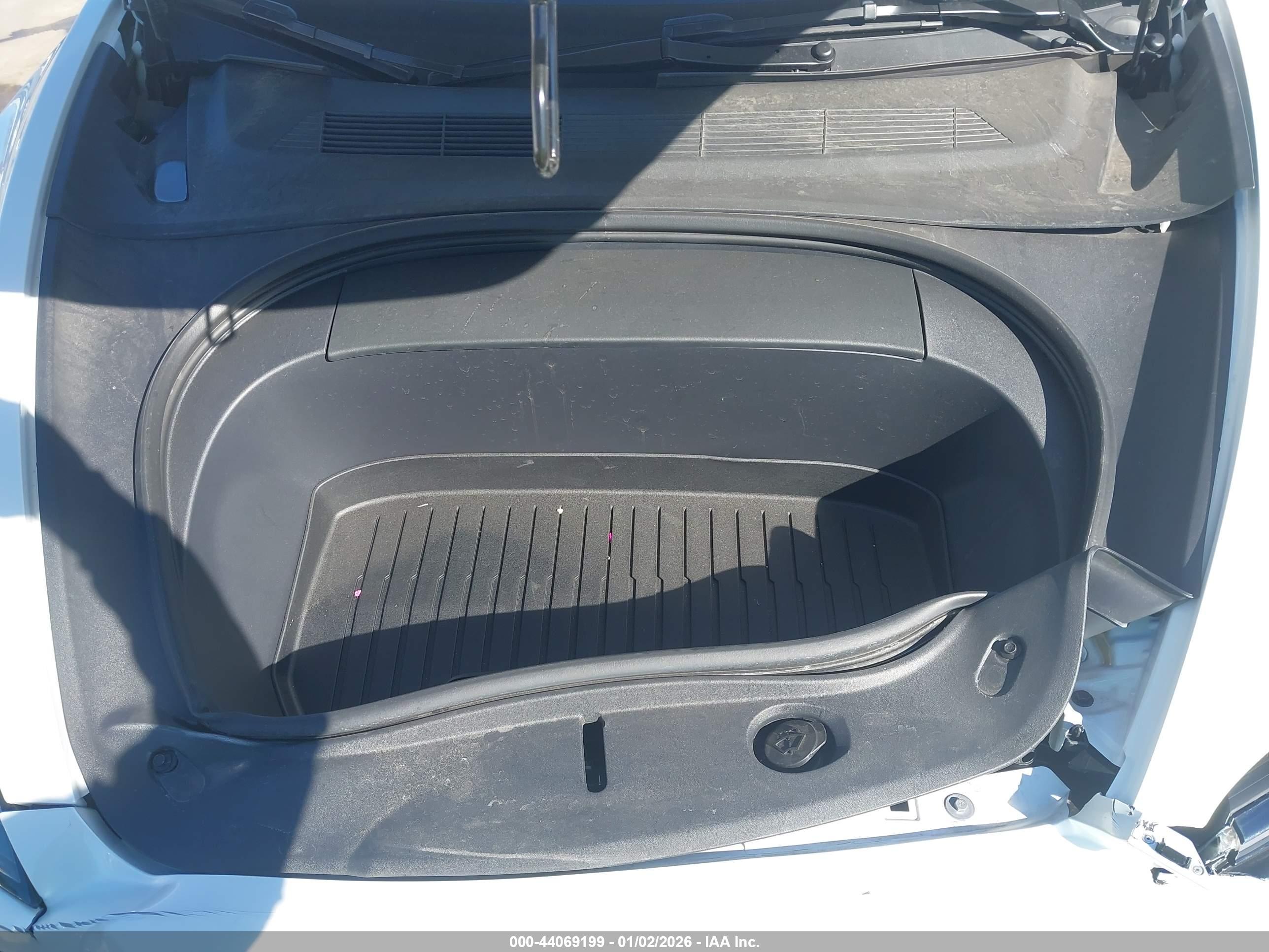 TESLA MODEL image 10
