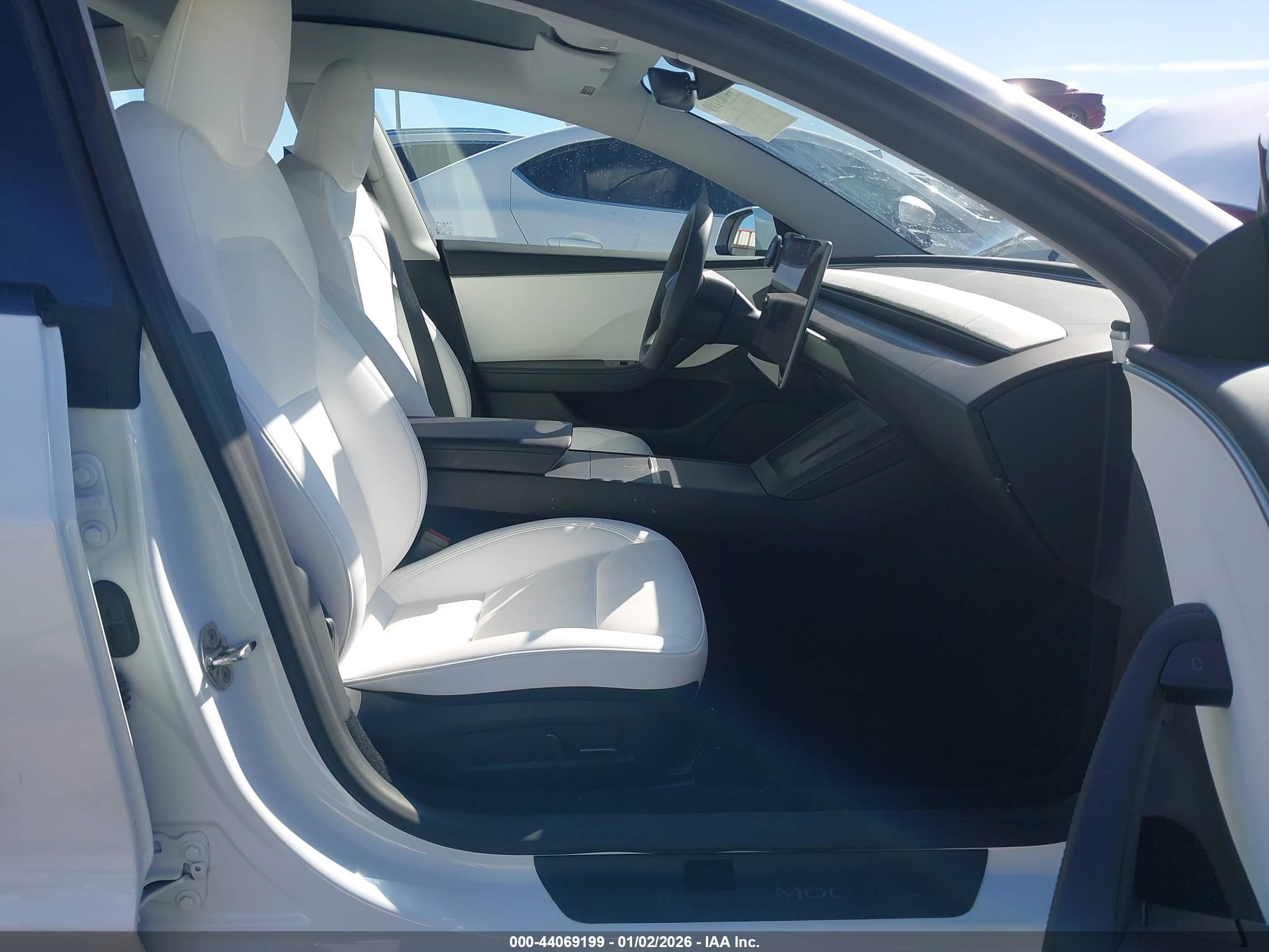 TESLA MODEL image 5
