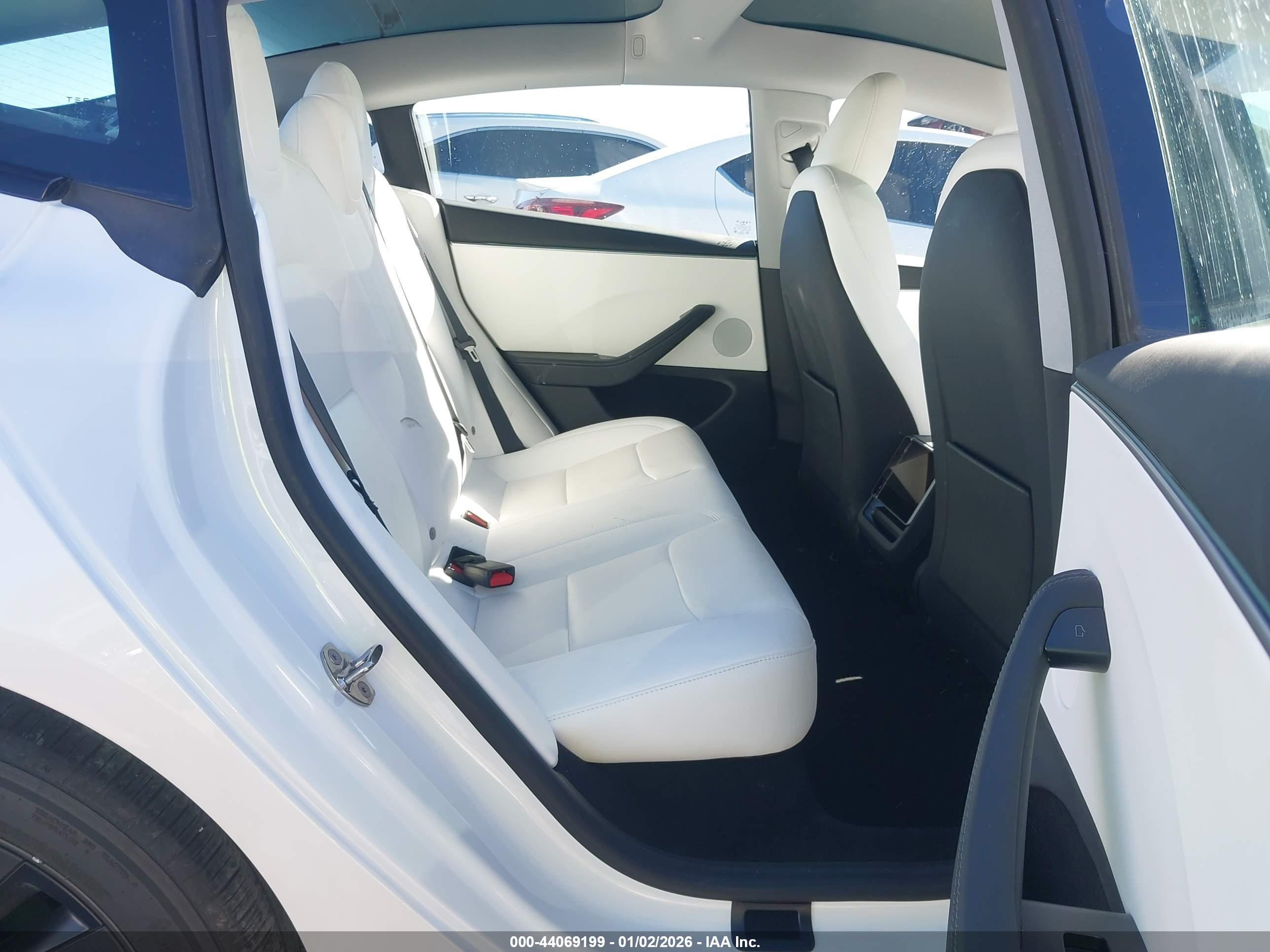 TESLA MODEL image 8