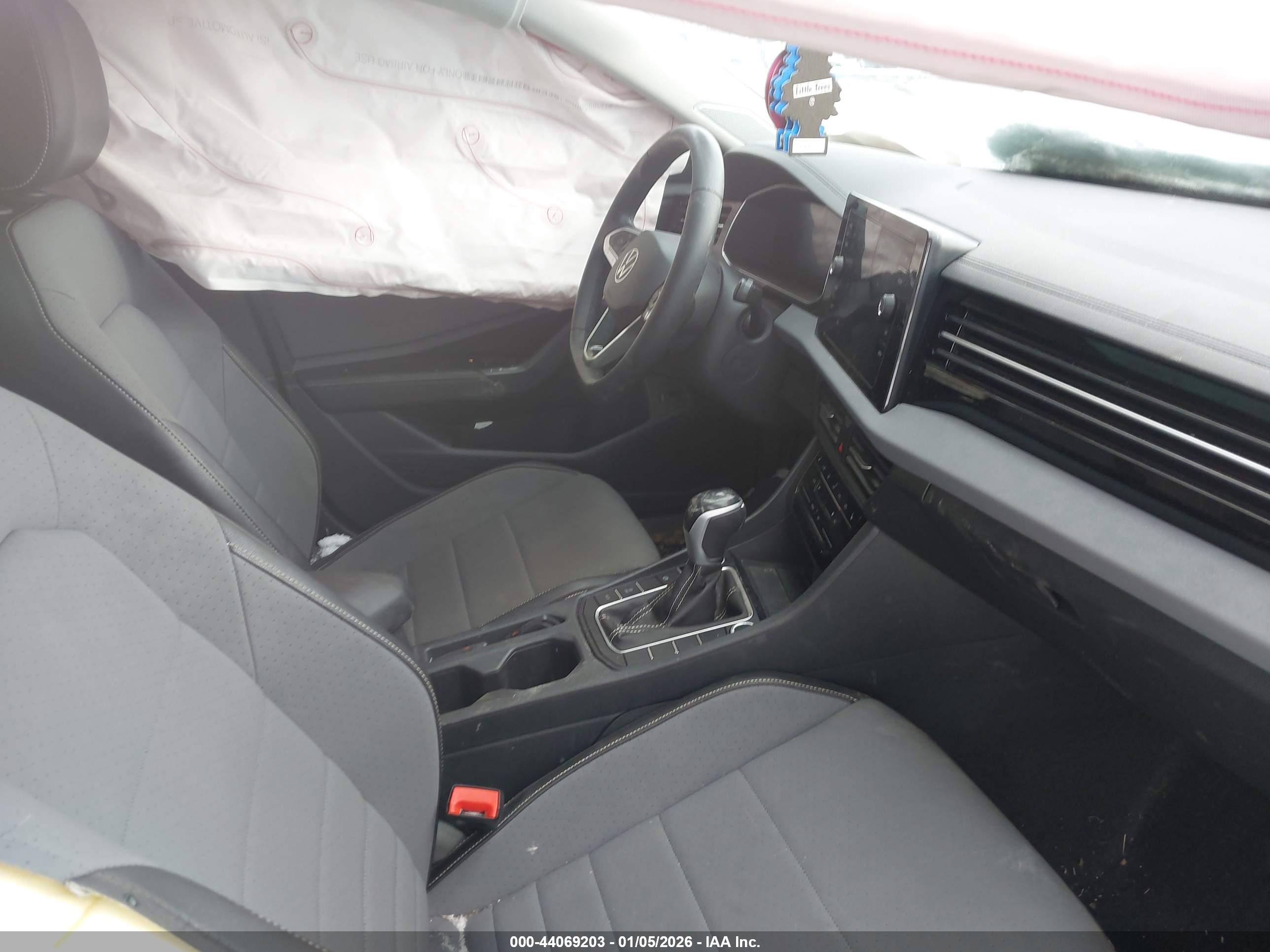 VOLKSWAGEN JETTA image 5