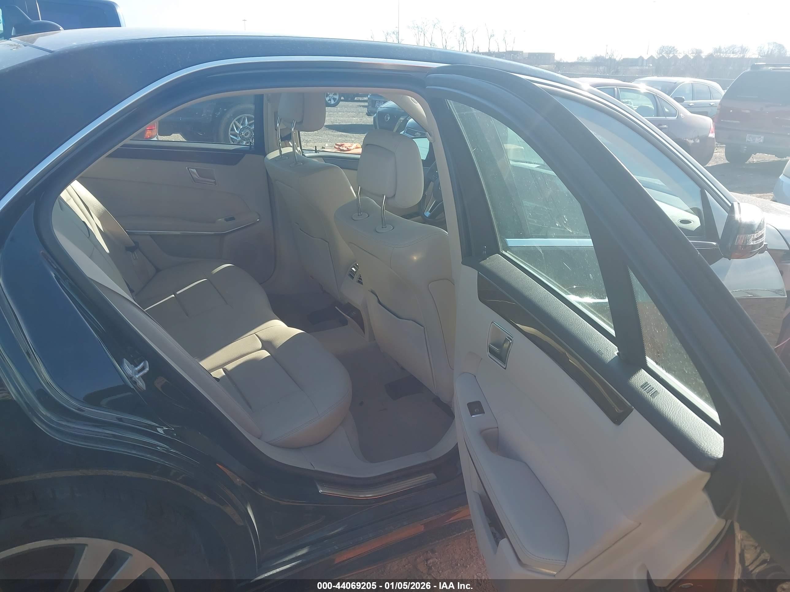 MERCEDES-BENZ E image 8