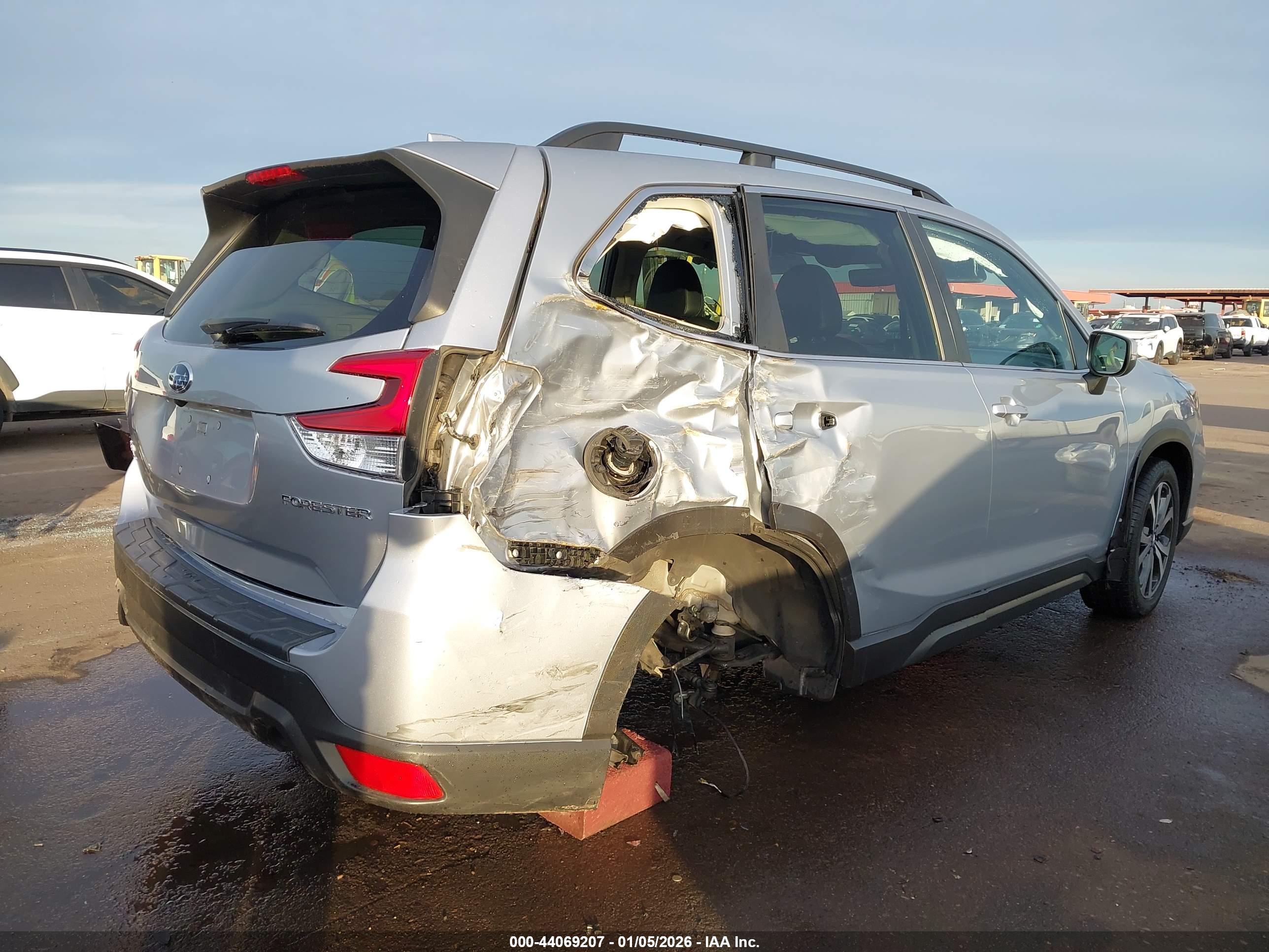 SUBARU FORESTER image 6