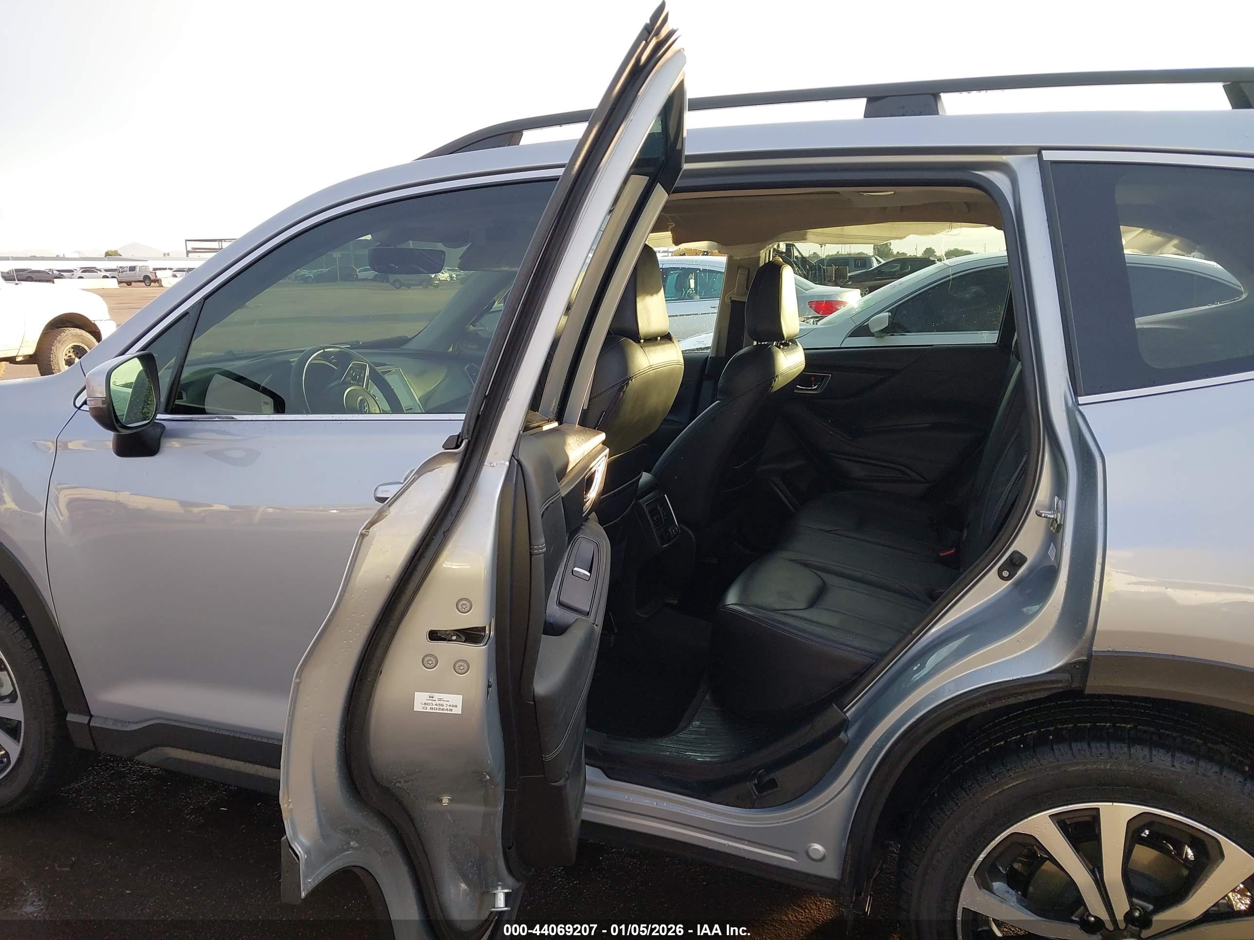 SUBARU FORESTER image 8