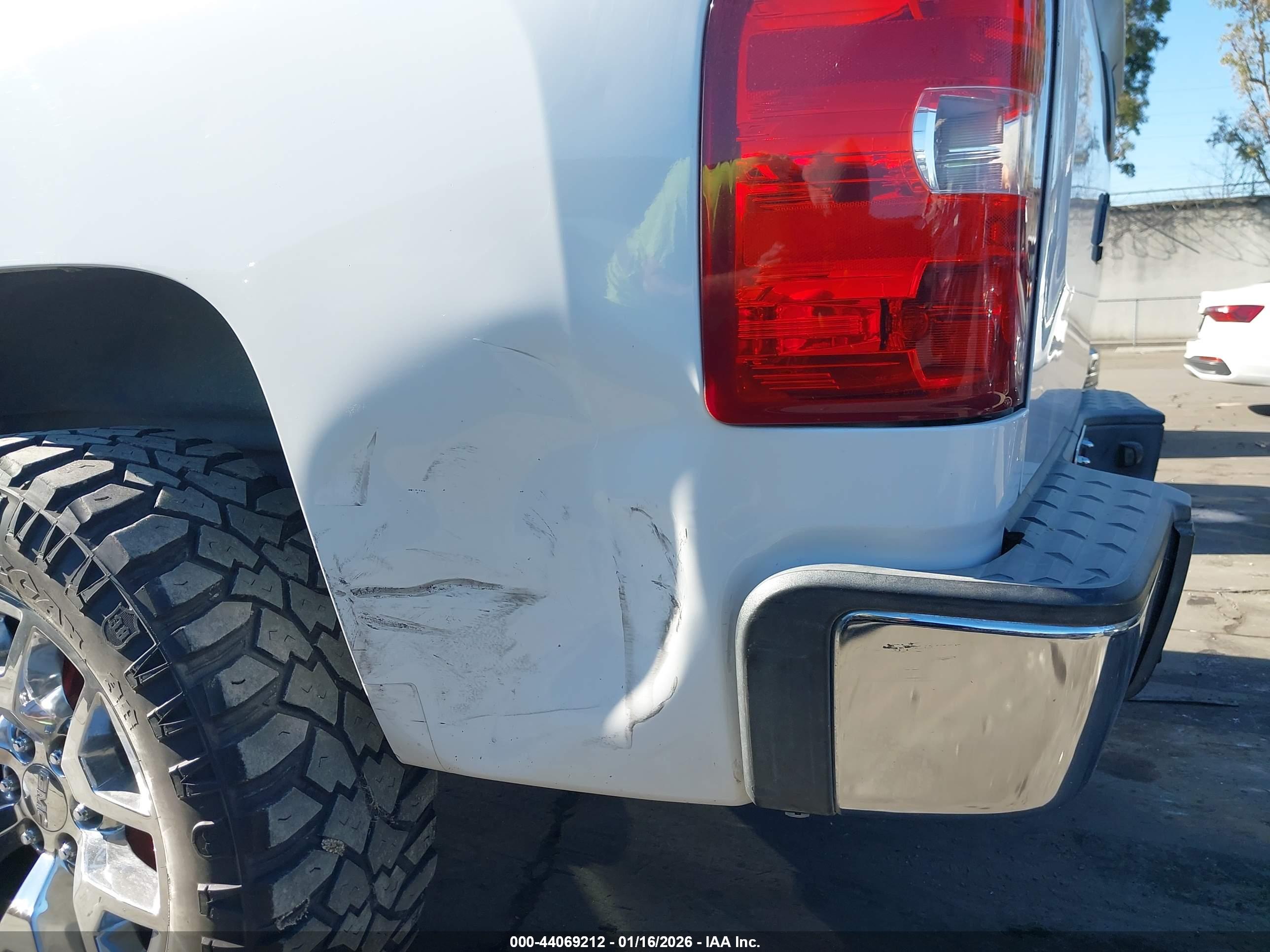CHEVROLET SILVERADO image 6