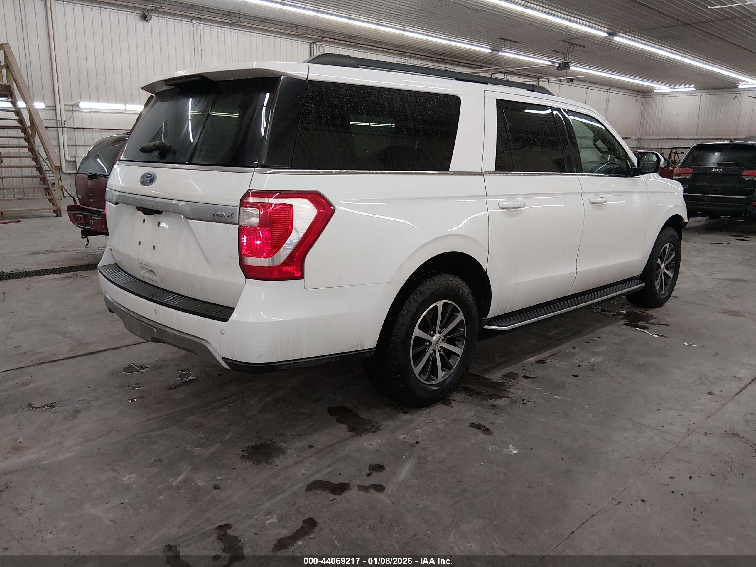 FORD EXPEDITION image 4