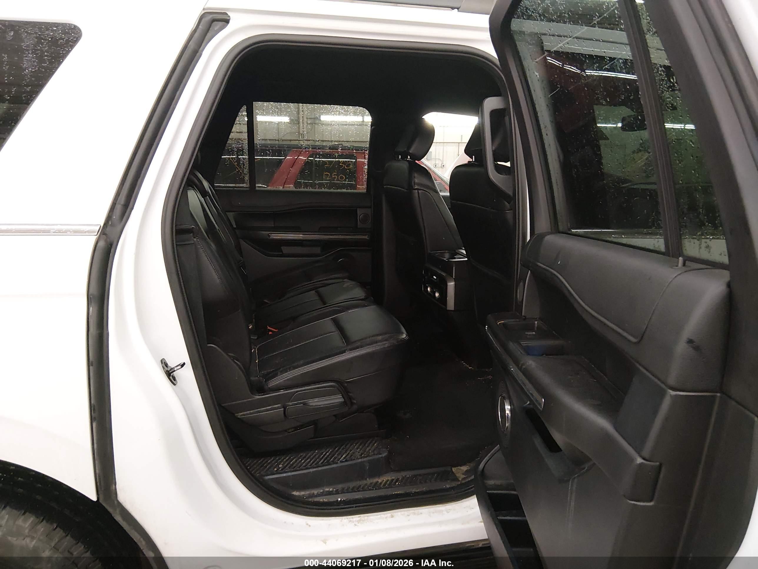 FORD EXPEDITION image 8