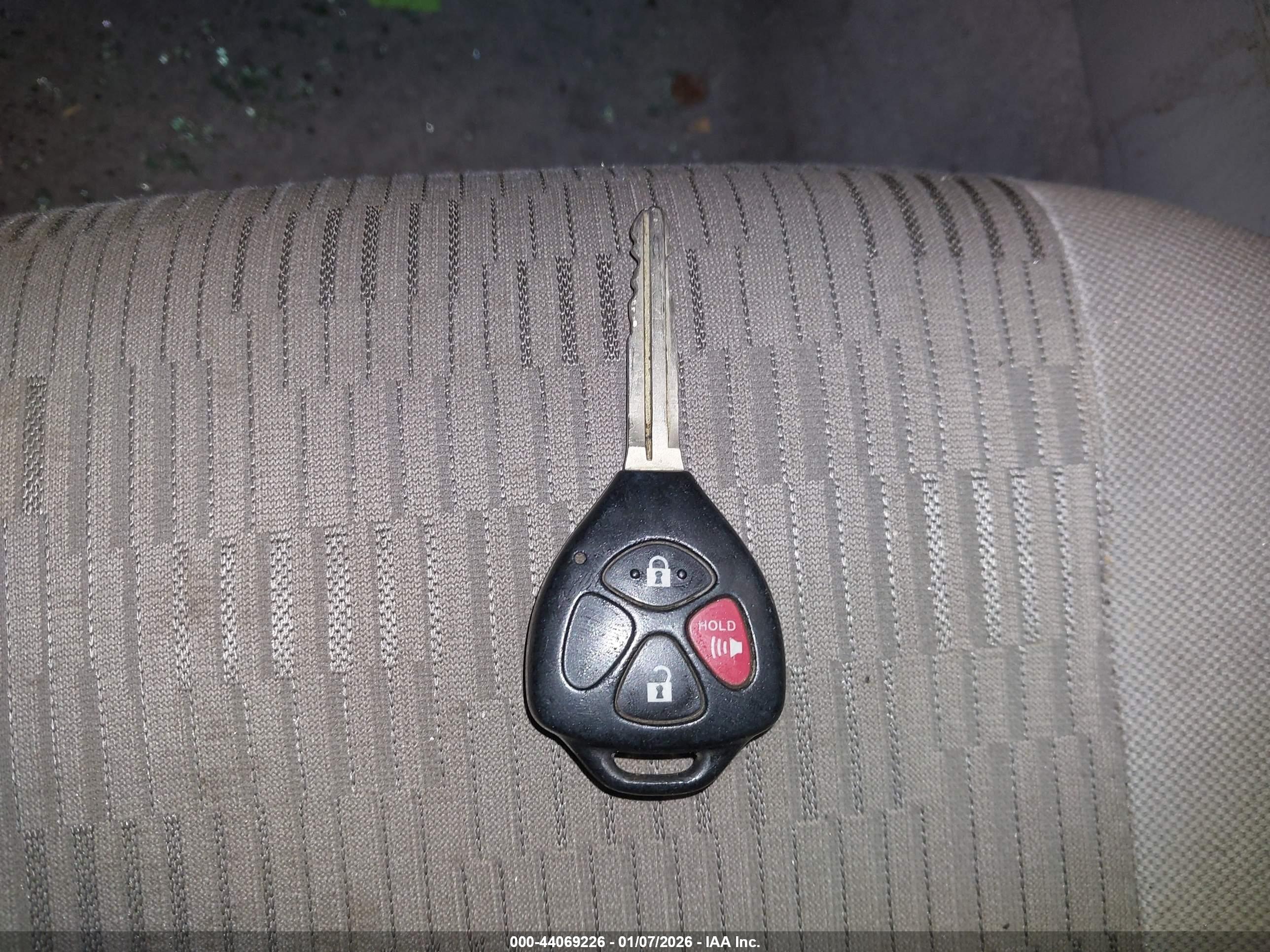 TOYOTA RAV4 image 11