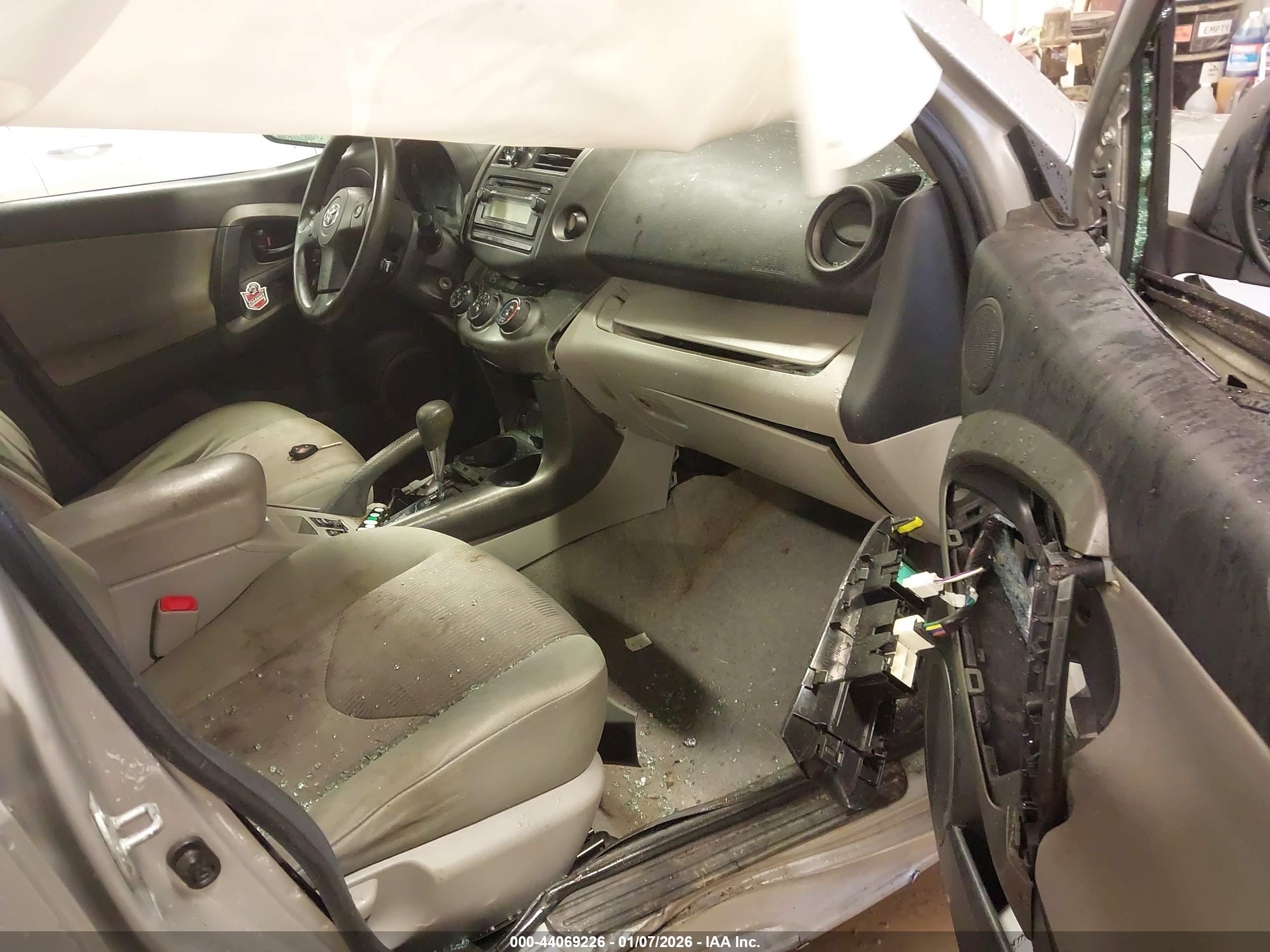 TOYOTA RAV4 image 5
