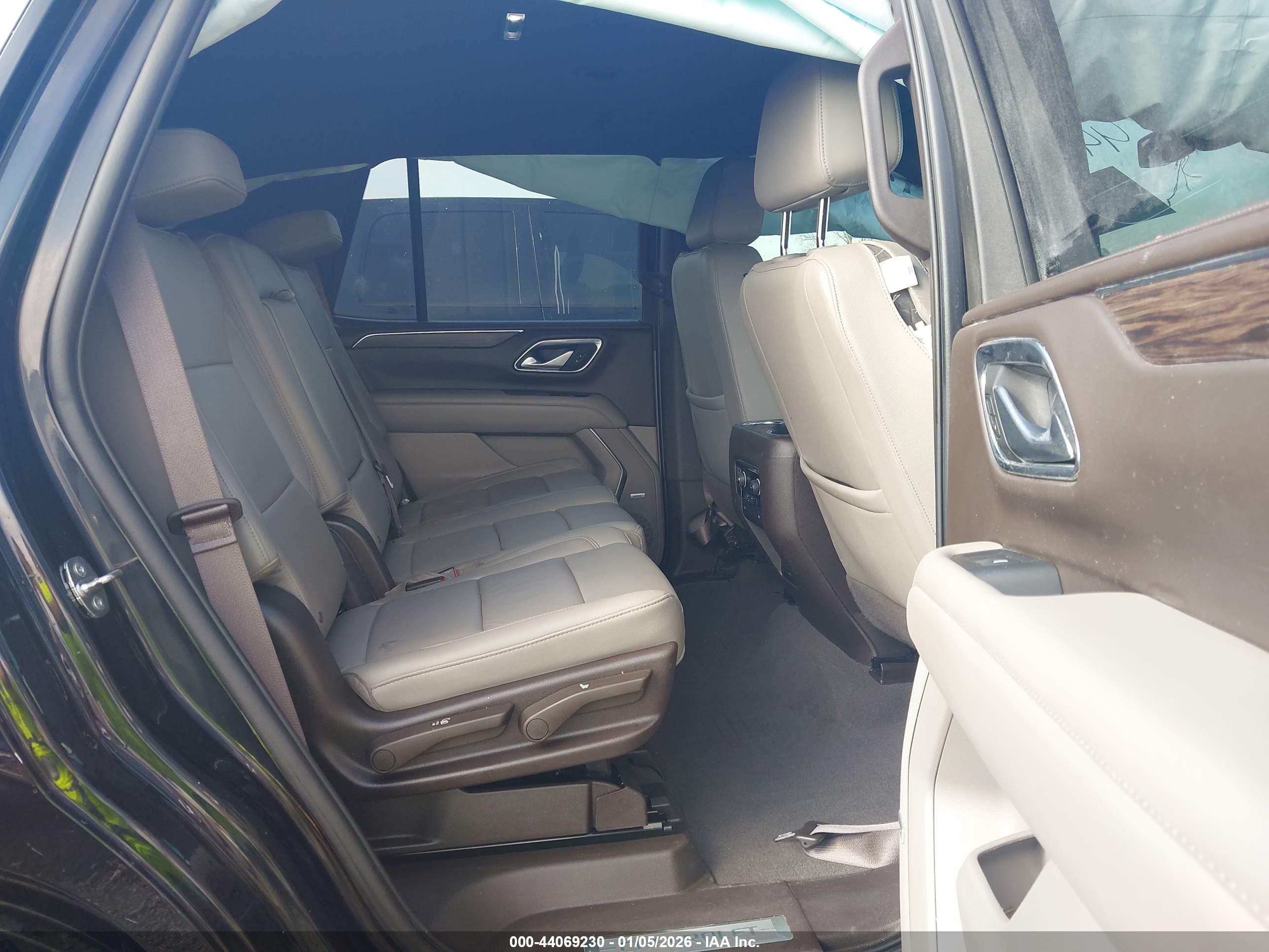 CHEVROLET TAHOE image 8
