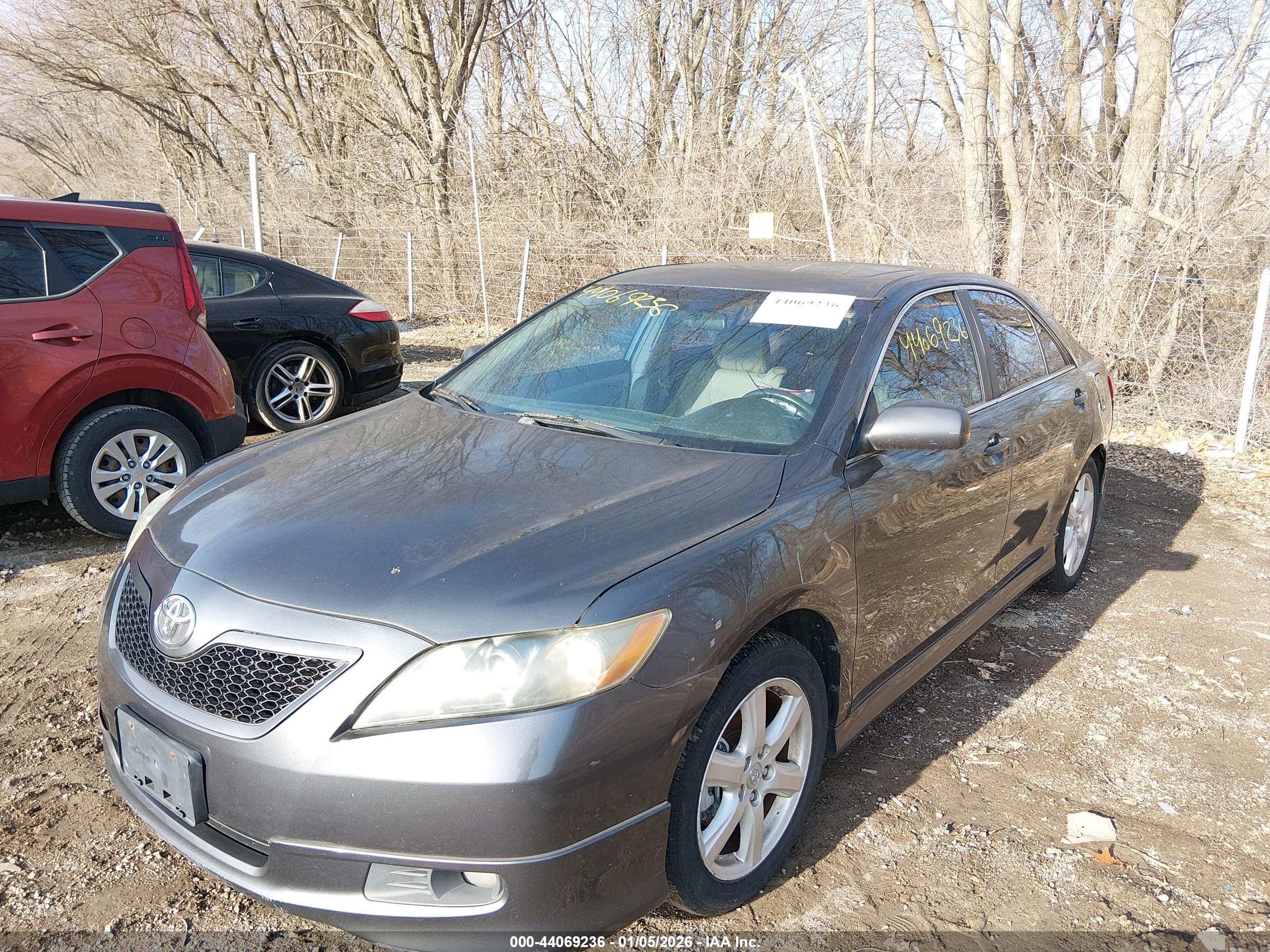 TOYOTA CAMRY image 2