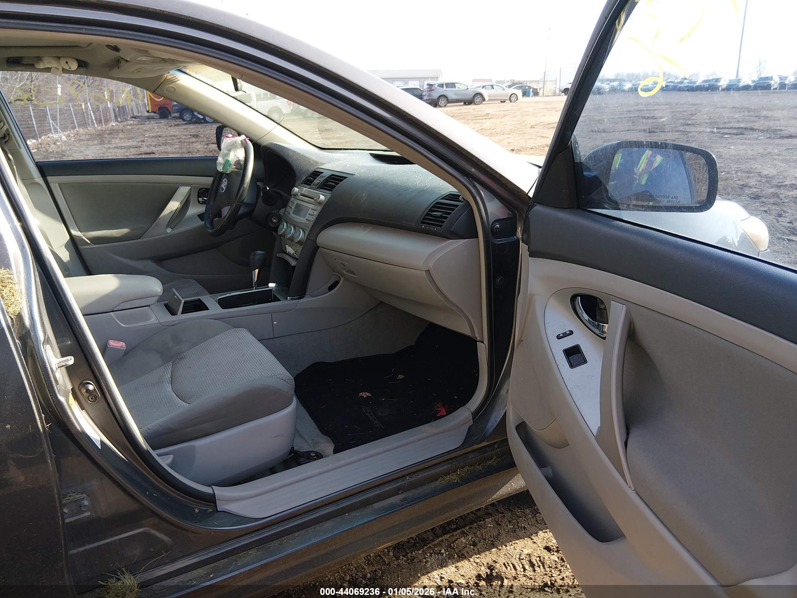 TOYOTA CAMRY image 5