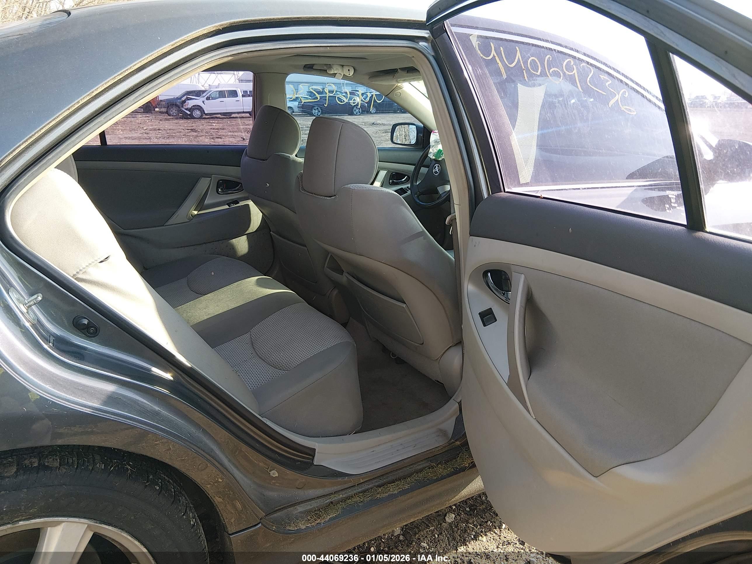 TOYOTA CAMRY image 8