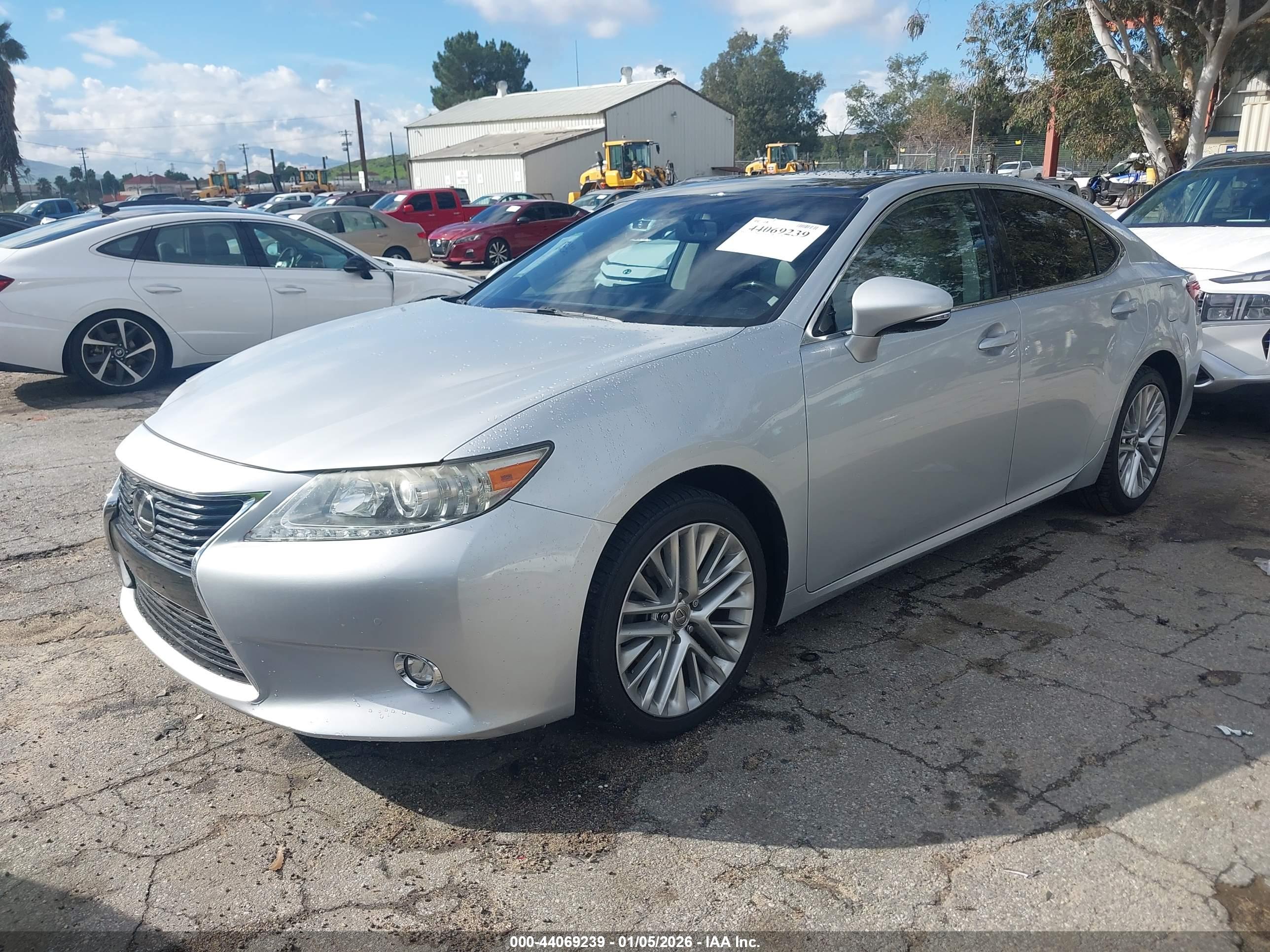 LEXUS ES image 2