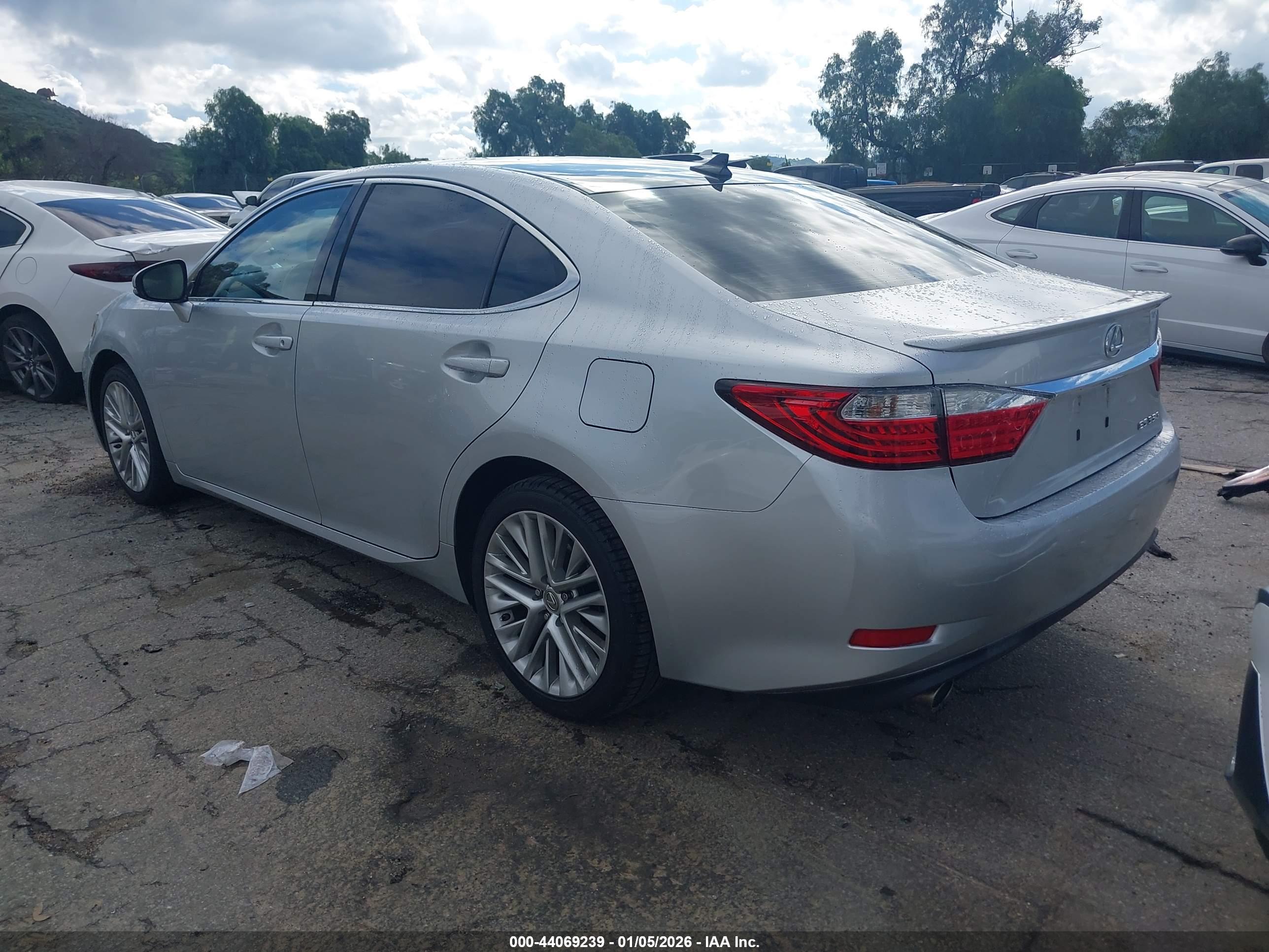 LEXUS ES image 3
