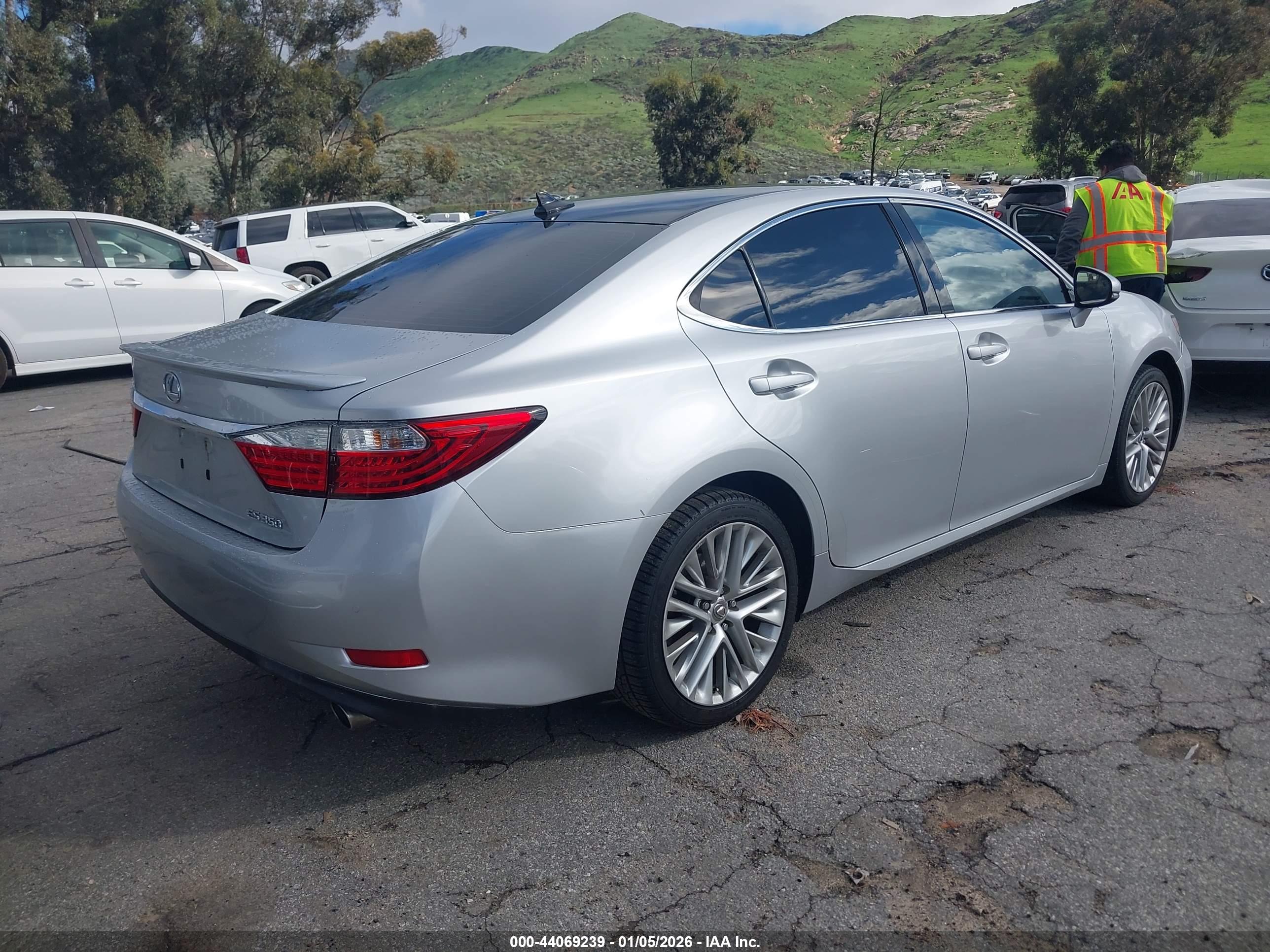 LEXUS ES image 4