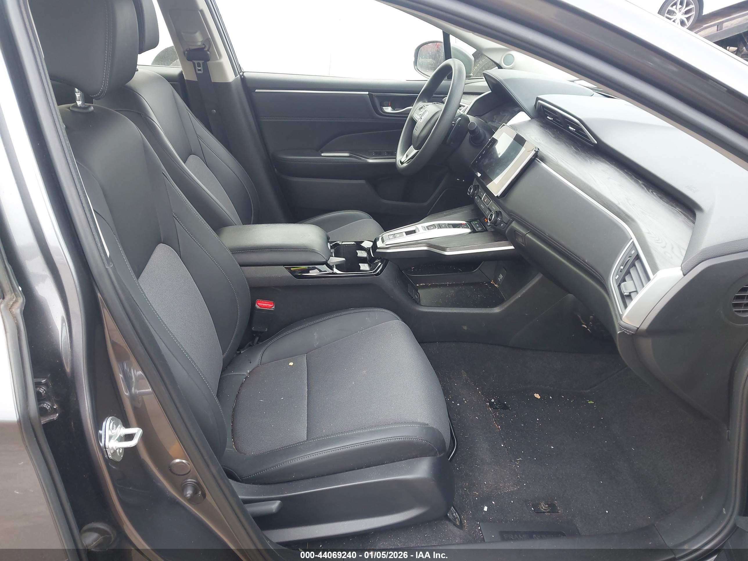 HONDA CLARITY image 5