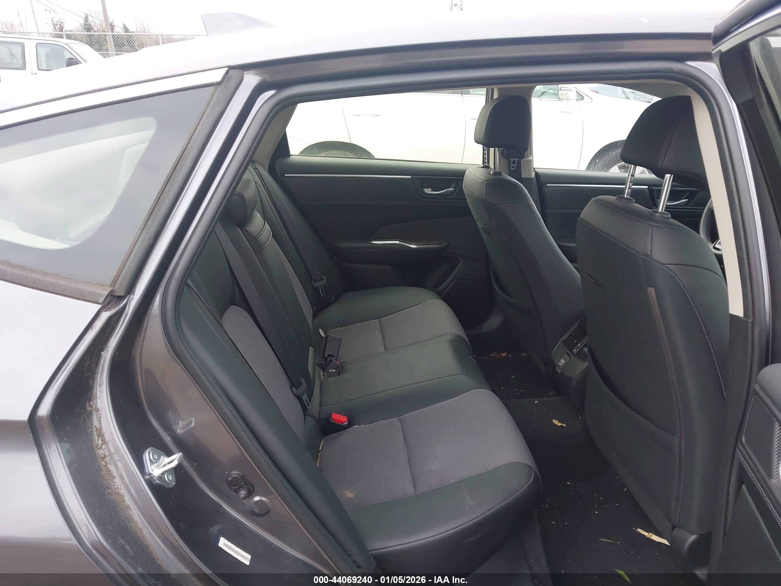 HONDA CLARITY image 8