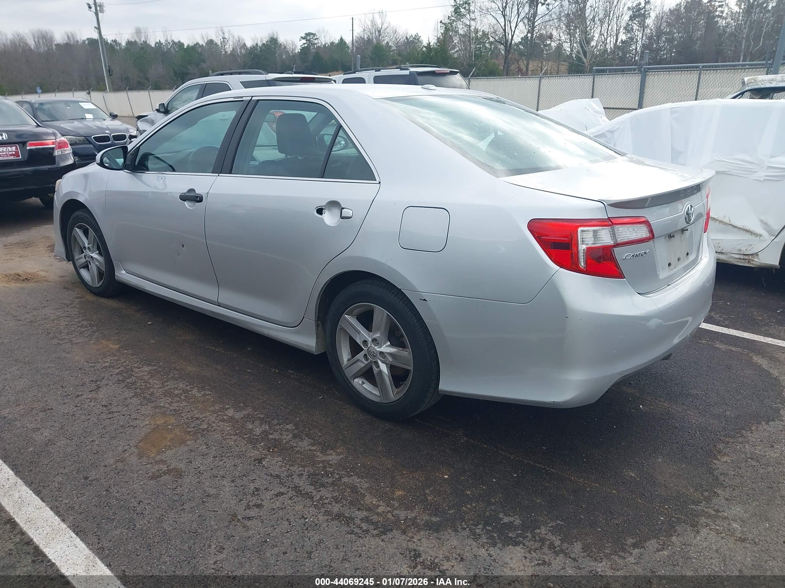 TOYOTA CAMRY image 3