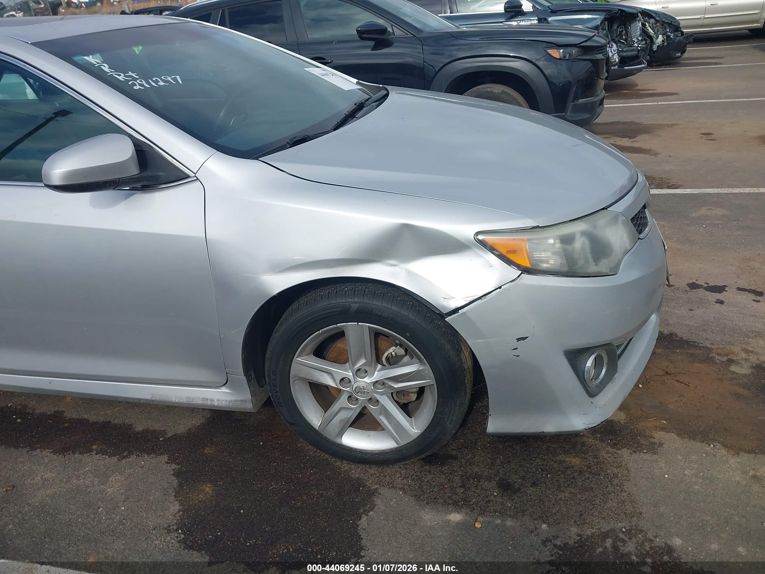 TOYOTA CAMRY image 6